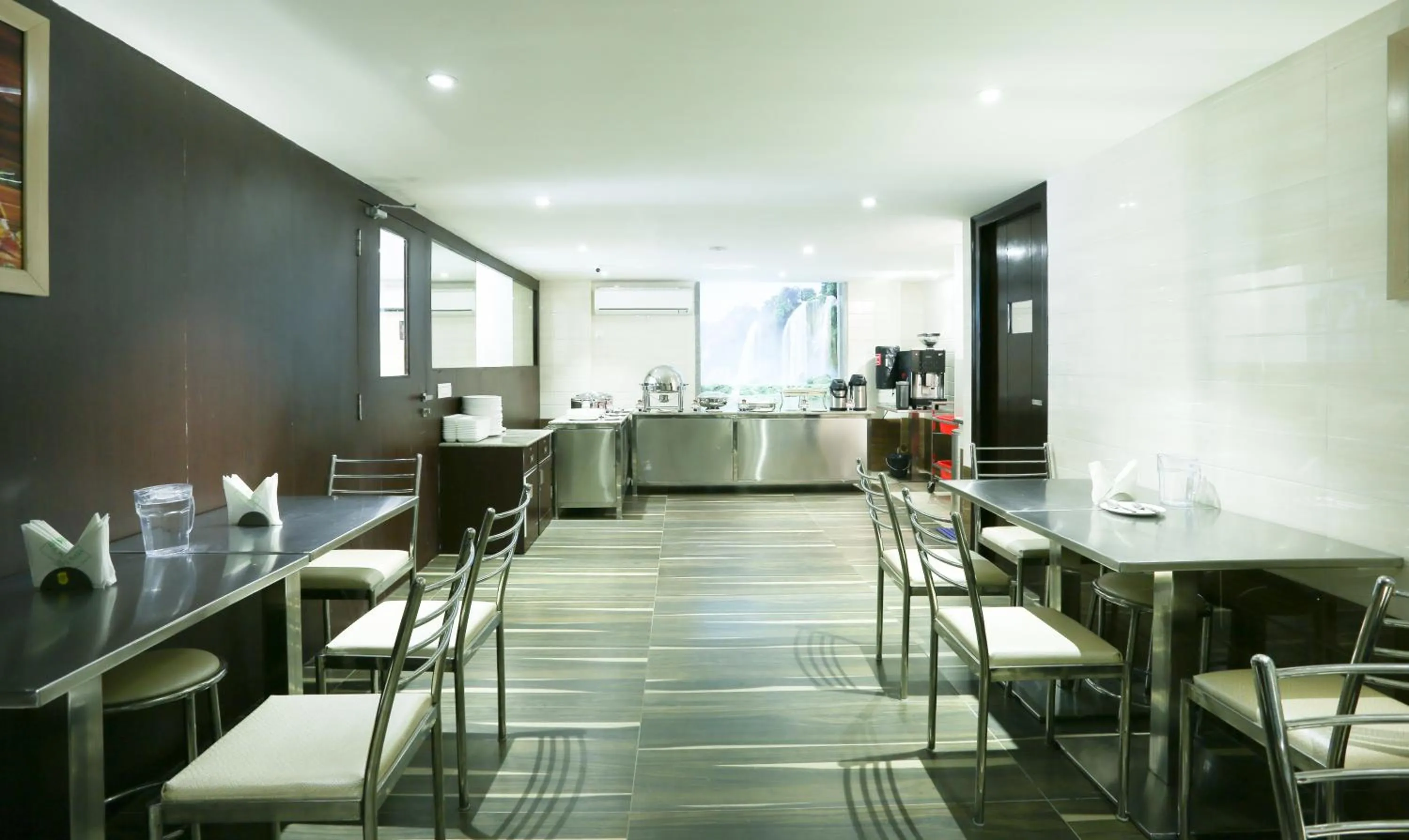 Restaurant/places to eat in Treebo C Plaza