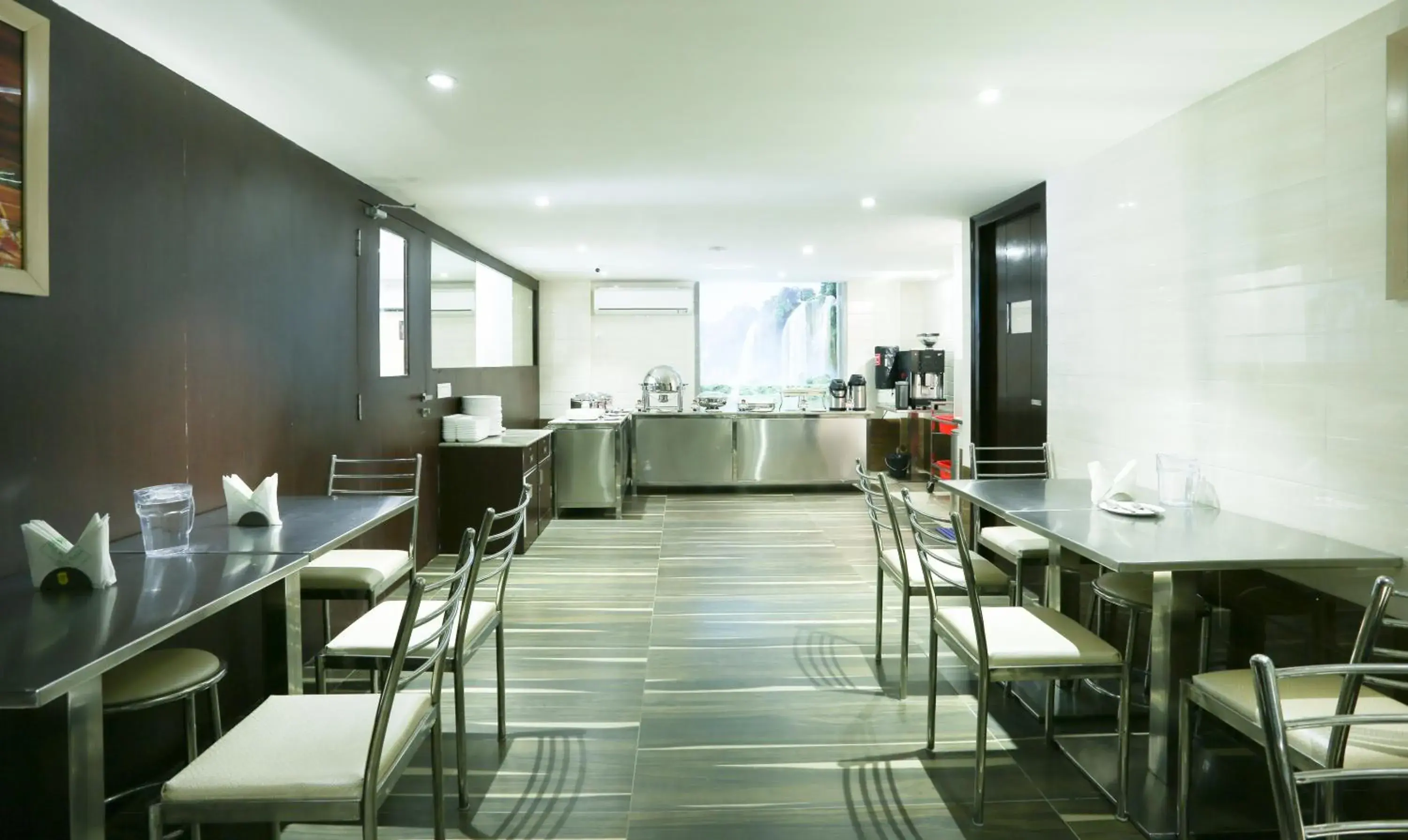 Restaurant/places to eat in Treebo C Plaza Restaurant/places to eat in Treebo C Plaza