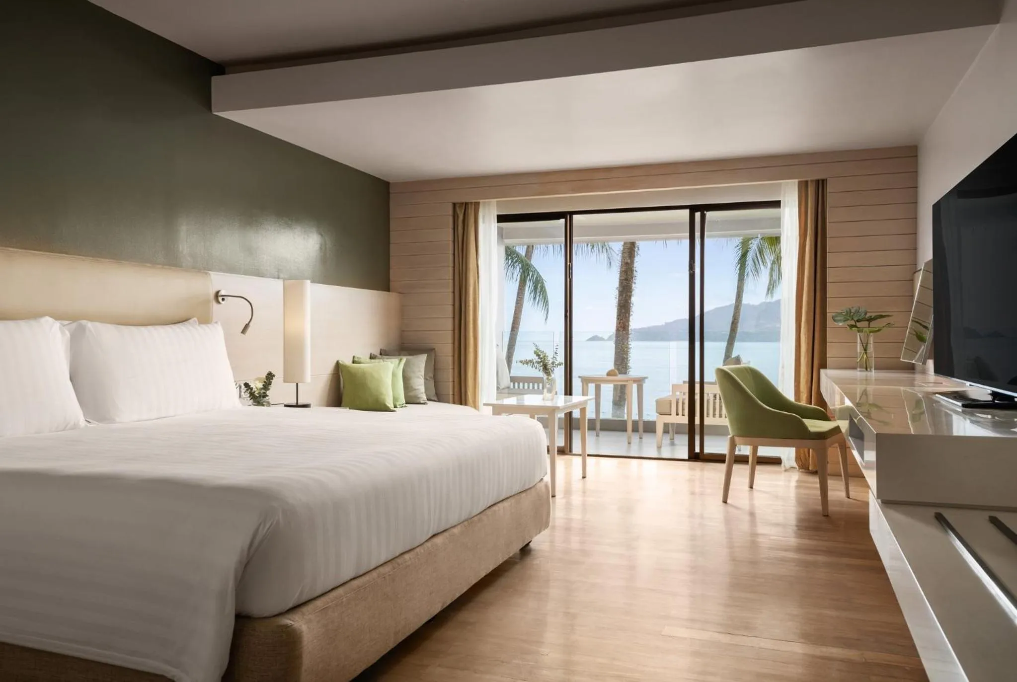 Photo of the whole room, Bed in Amari Phuket