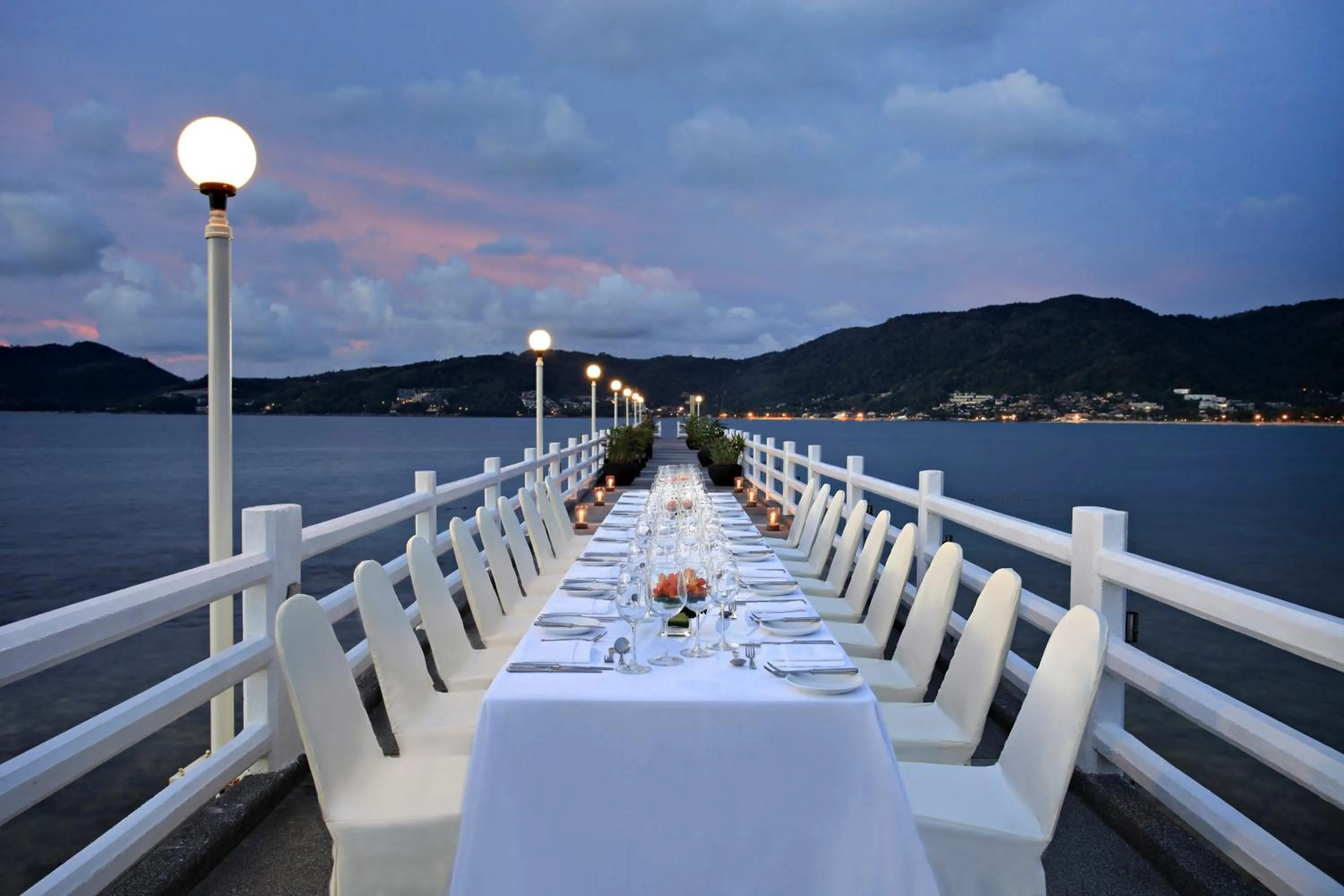 Restaurant/places to eat in Amari Phuket