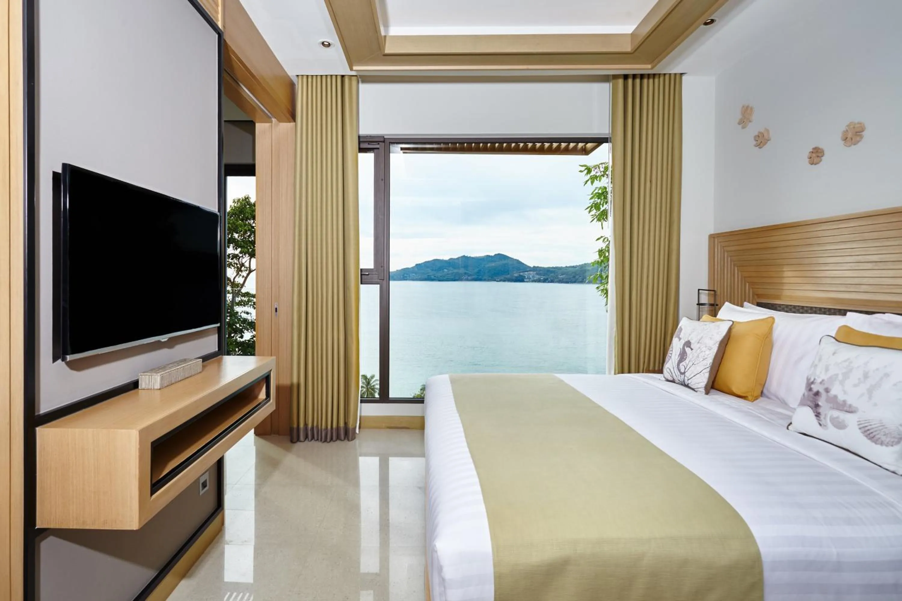 Photo of the whole room, Bed in Amari Phuket