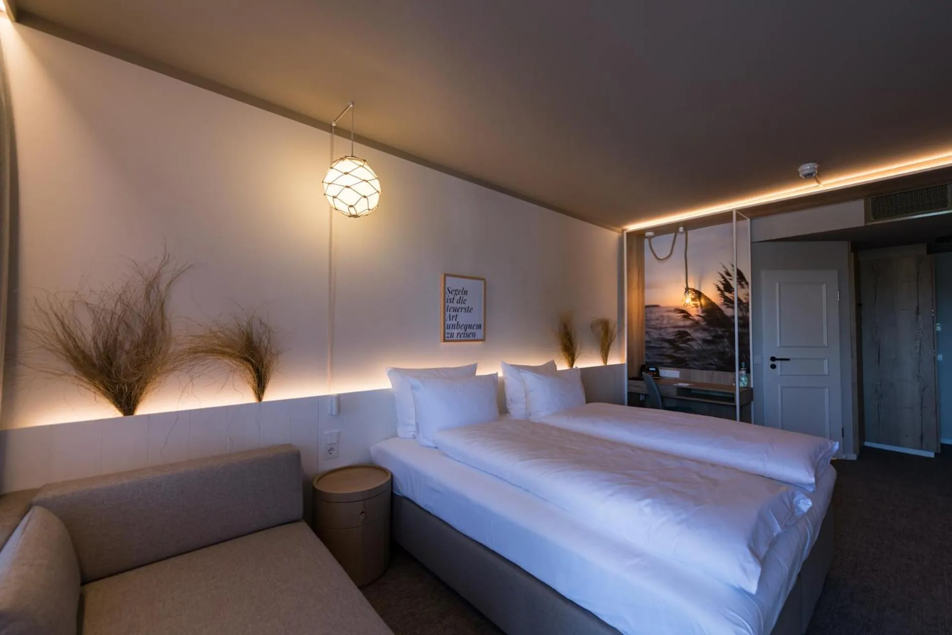 Photo of the whole room, Bed in Hafenhotel zu Putbus