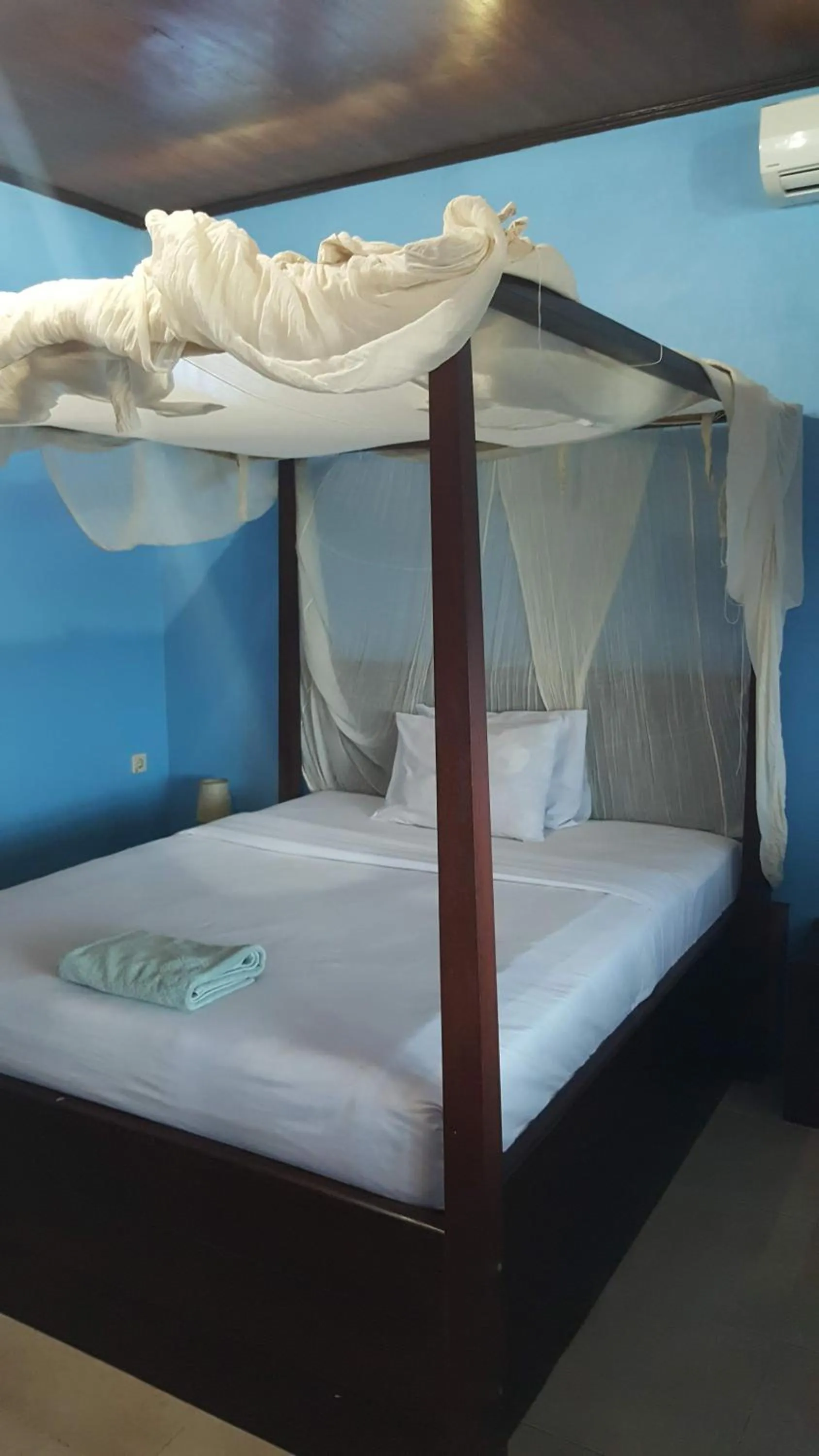 Bed in Aman Gati Hotel Lakey