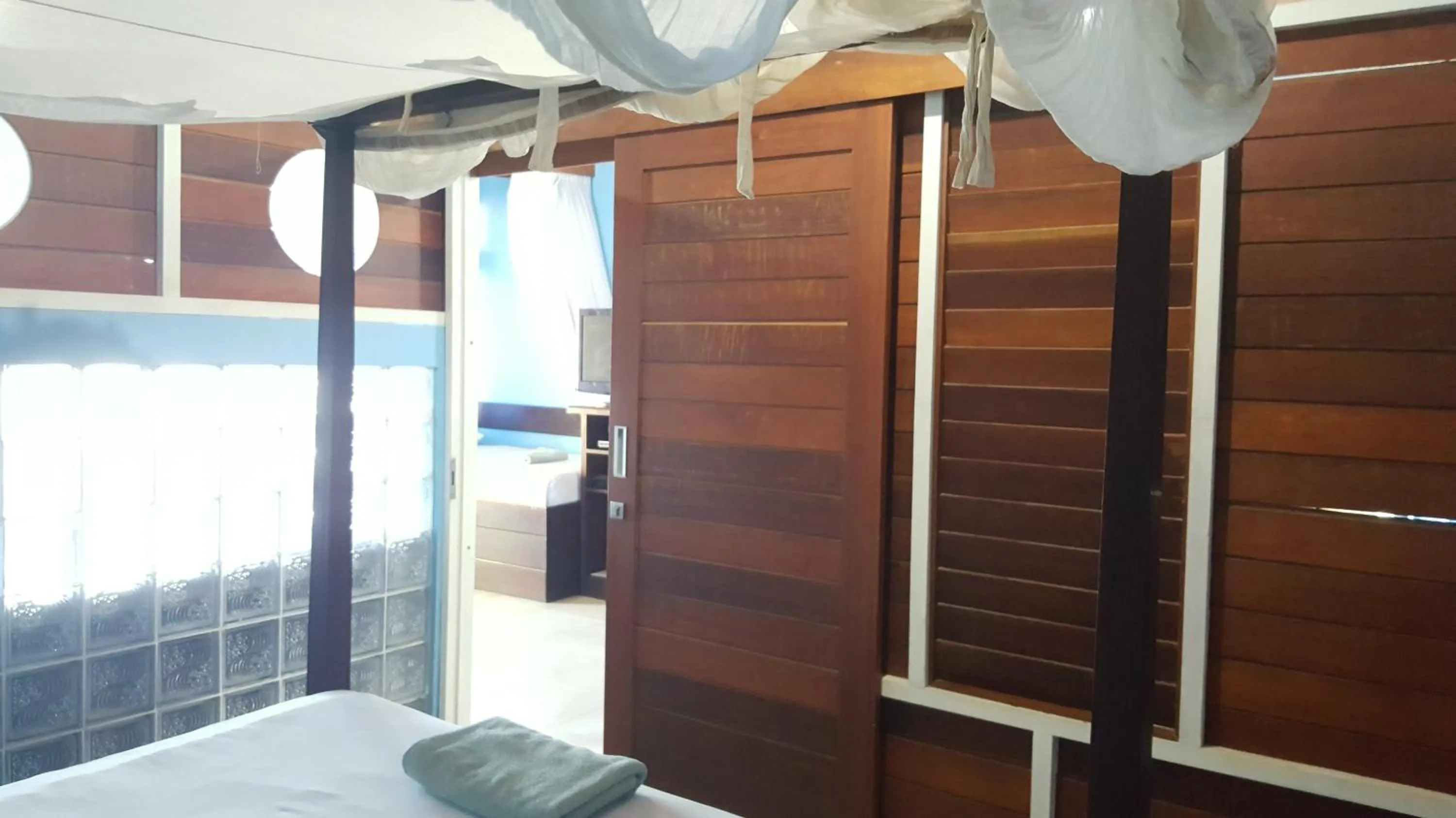 Bed in Aman Gati Hotel Lakey