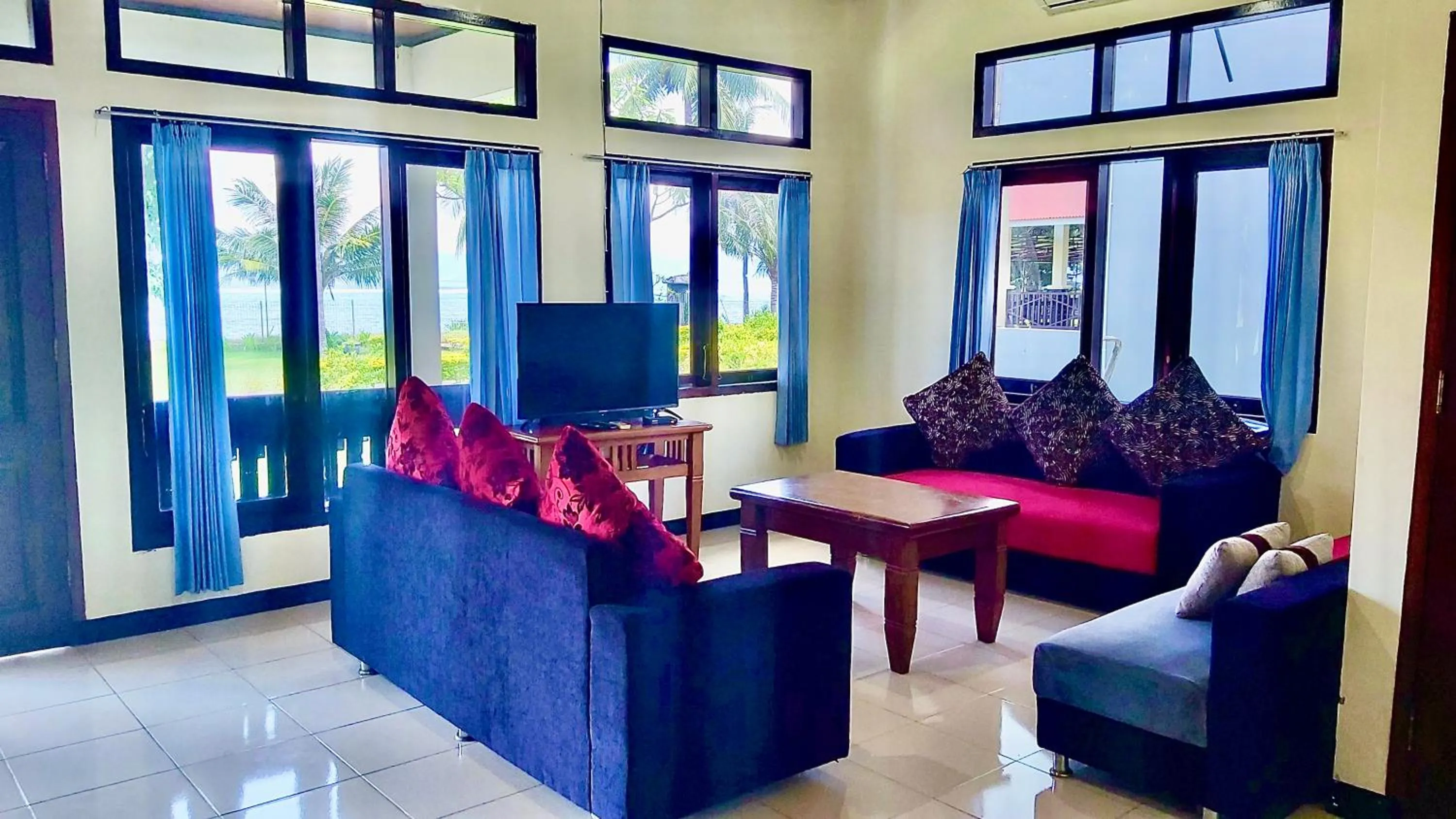 Communal lounge/ TV room in Aman Gati Hotel Lakey