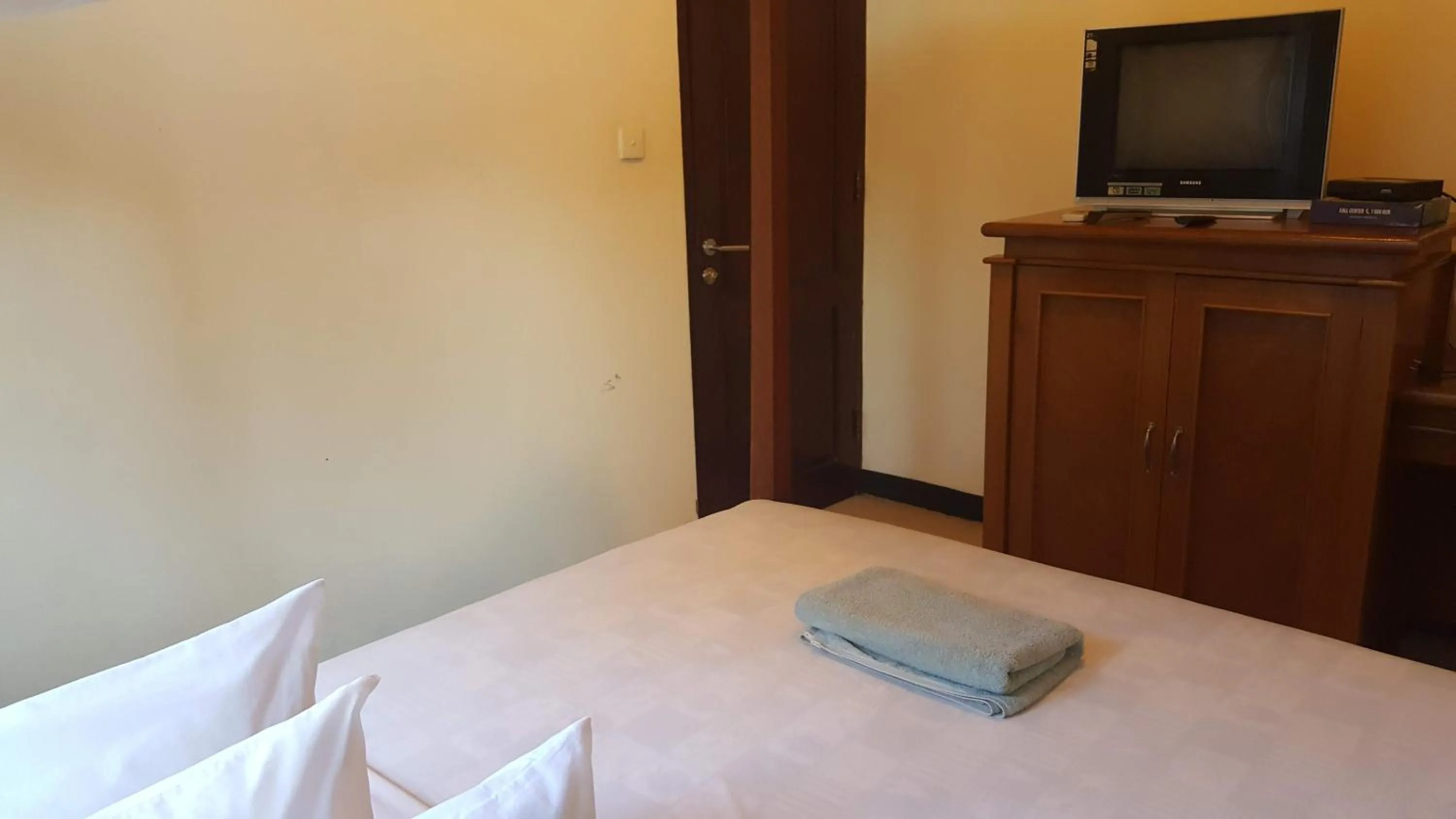 Bed in Aman Gati Hotel Lakey