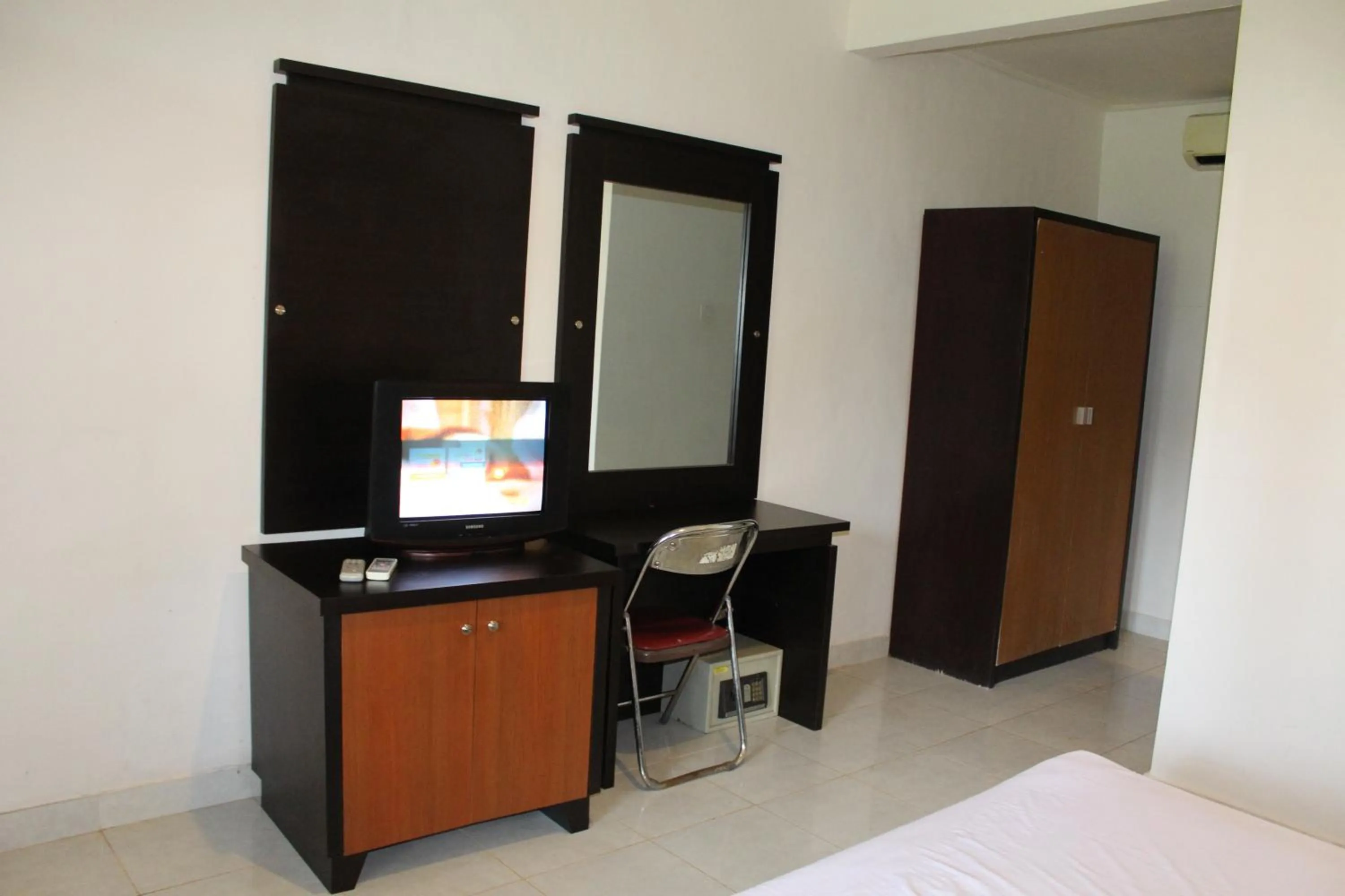Bed in Aman Gati Hotel Lakey
