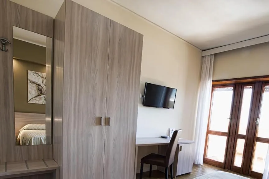 Bed in Hotel Scacciapensieri