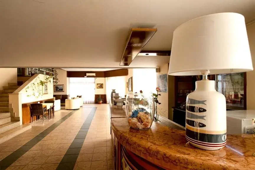 Lobby or reception in Hotel Scacciapensieri Lobby or reception in Hotel Scacciapensieri