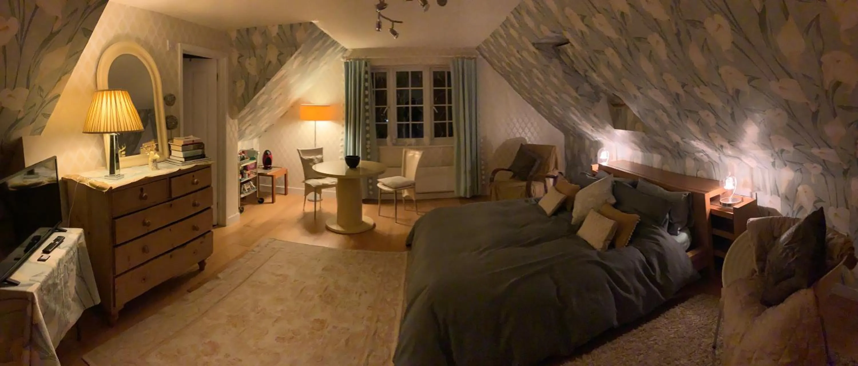Deluxe Queen Suite in Hurstbourne