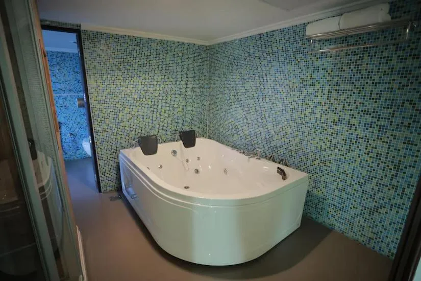 Hot Tub in The Quilon Beach Hotel and Convention Center