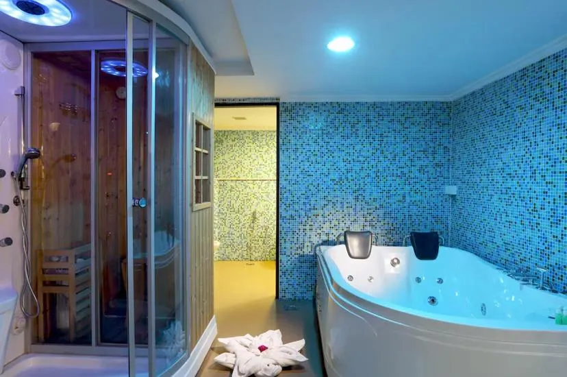 Shower in The Quilon Beach Hotel and Convention Center