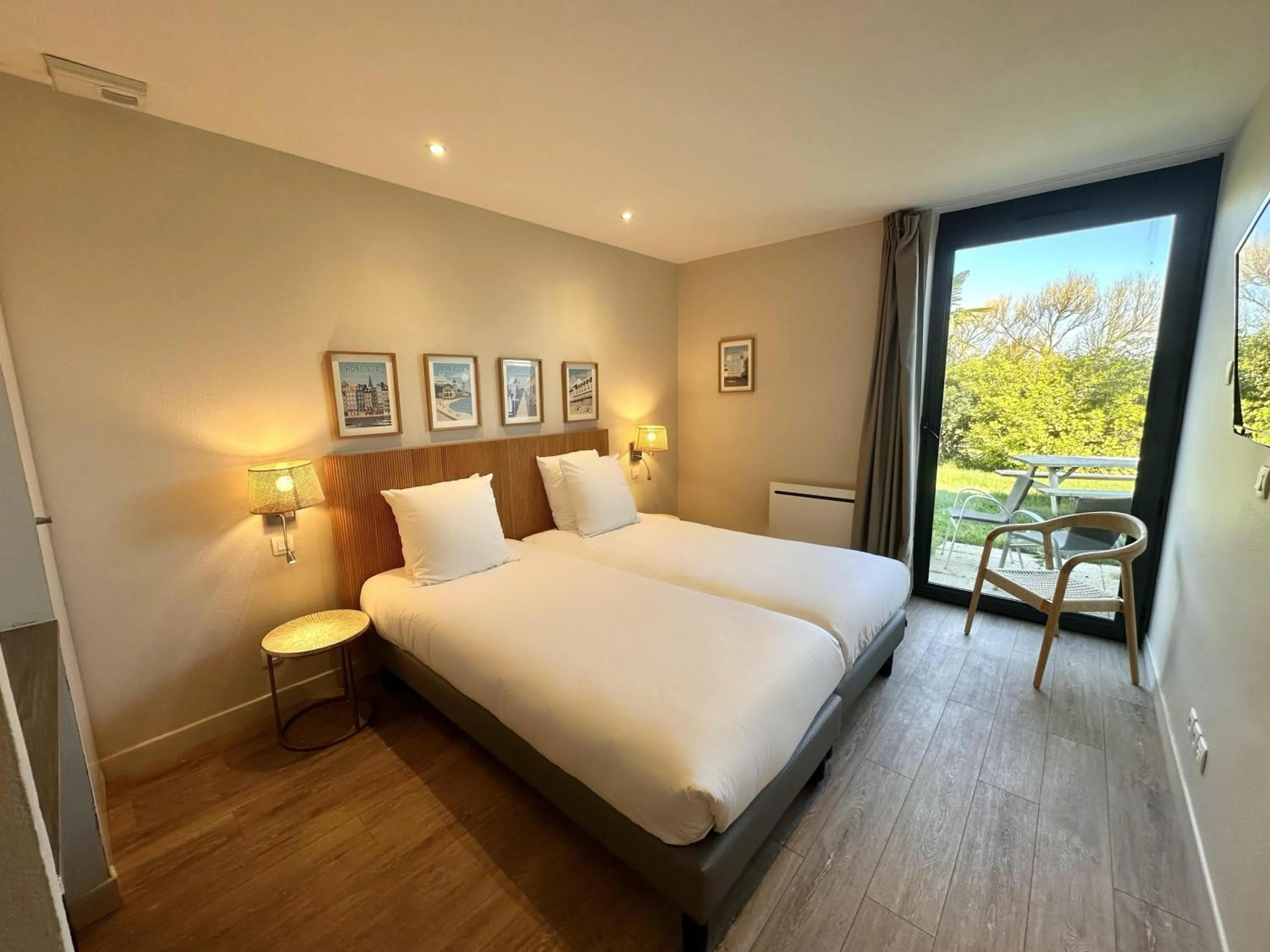 Bedroom, Bed in Best Western Hotel de la plage Normandie