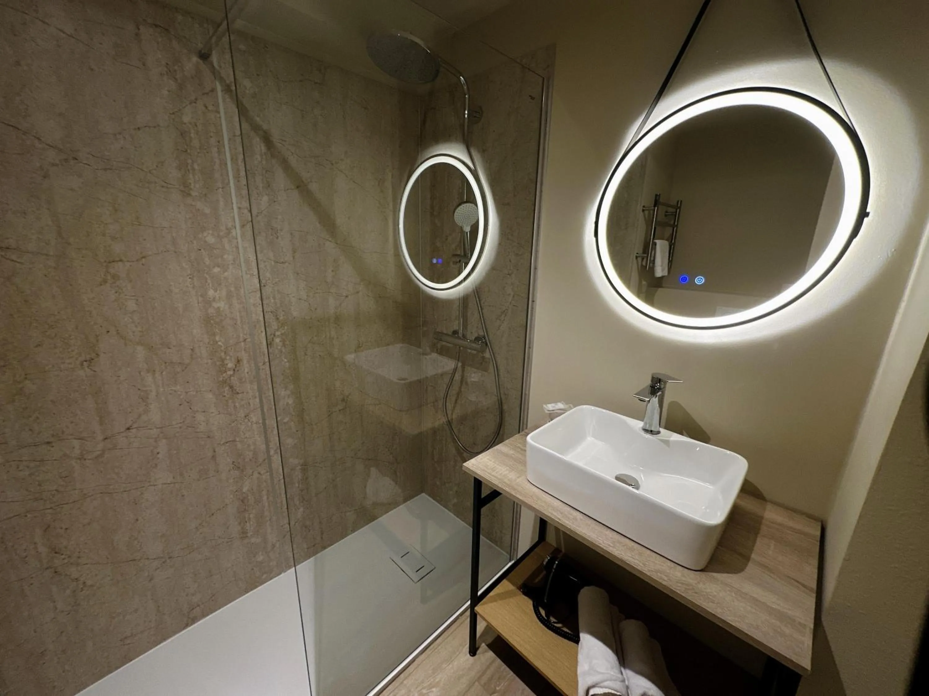Bathroom in Best Western Hotel de la plage Normandie