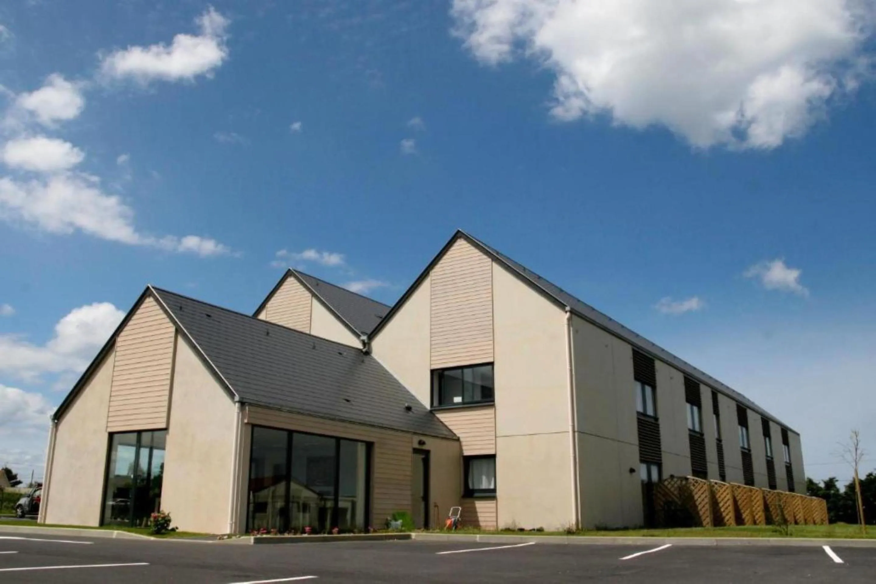 Property building in Best Western Hotel de la plage Normandie