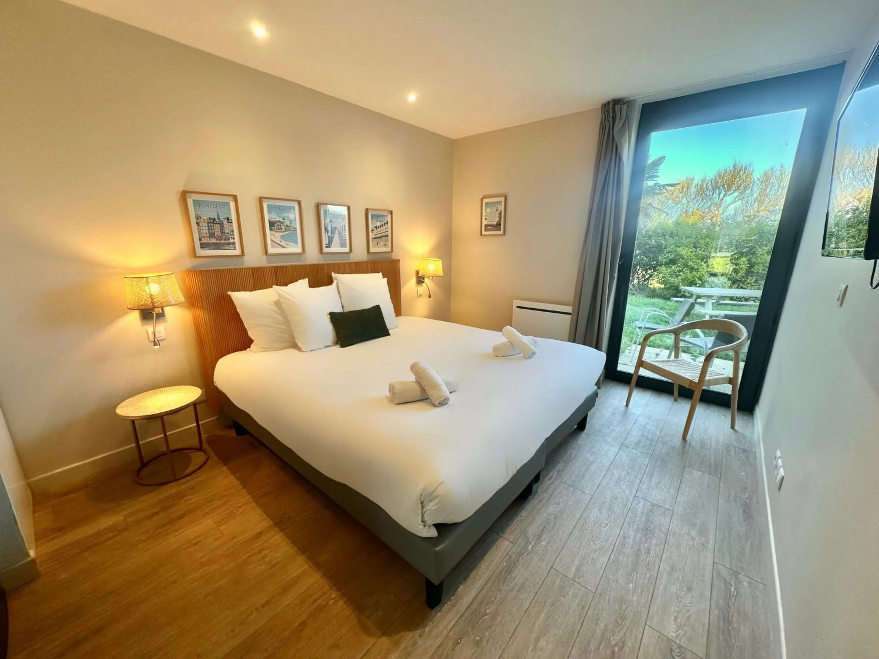 Bed in Best Western Hotel de la plage Normandie