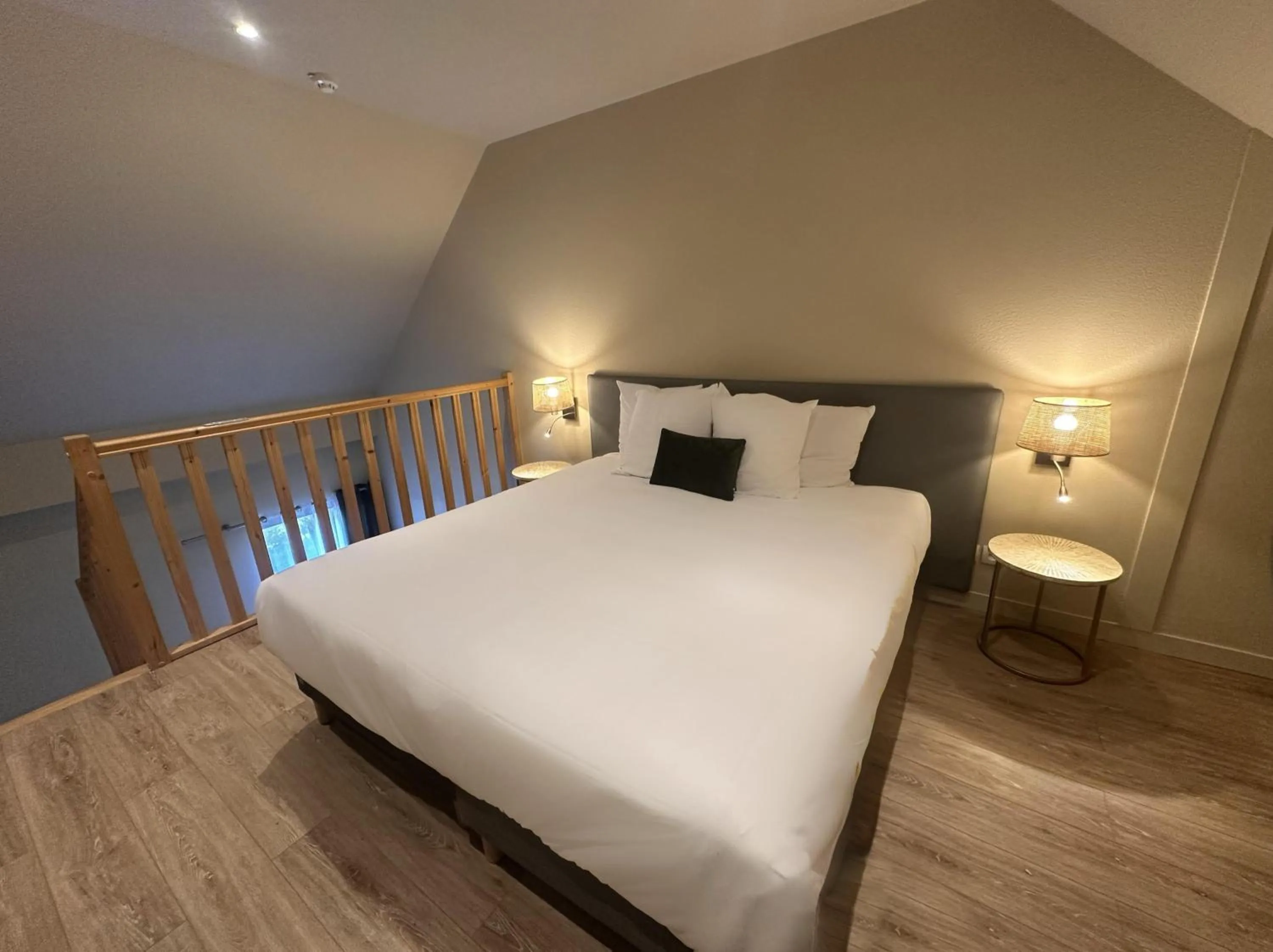 Bedroom, Bed in Best Western Hotel de la plage Normandie