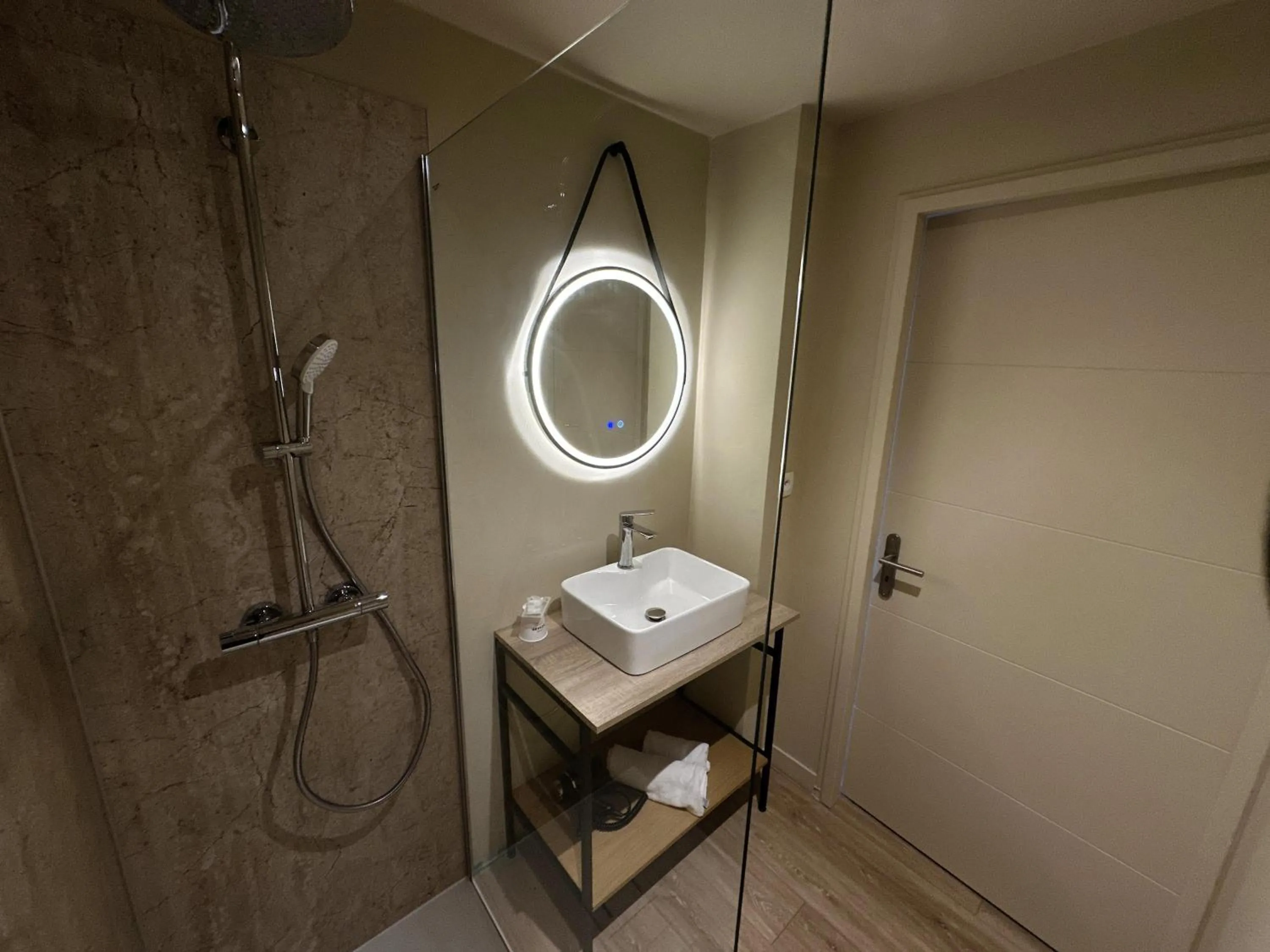 Bathroom in Best Western Hotel de la plage Normandie