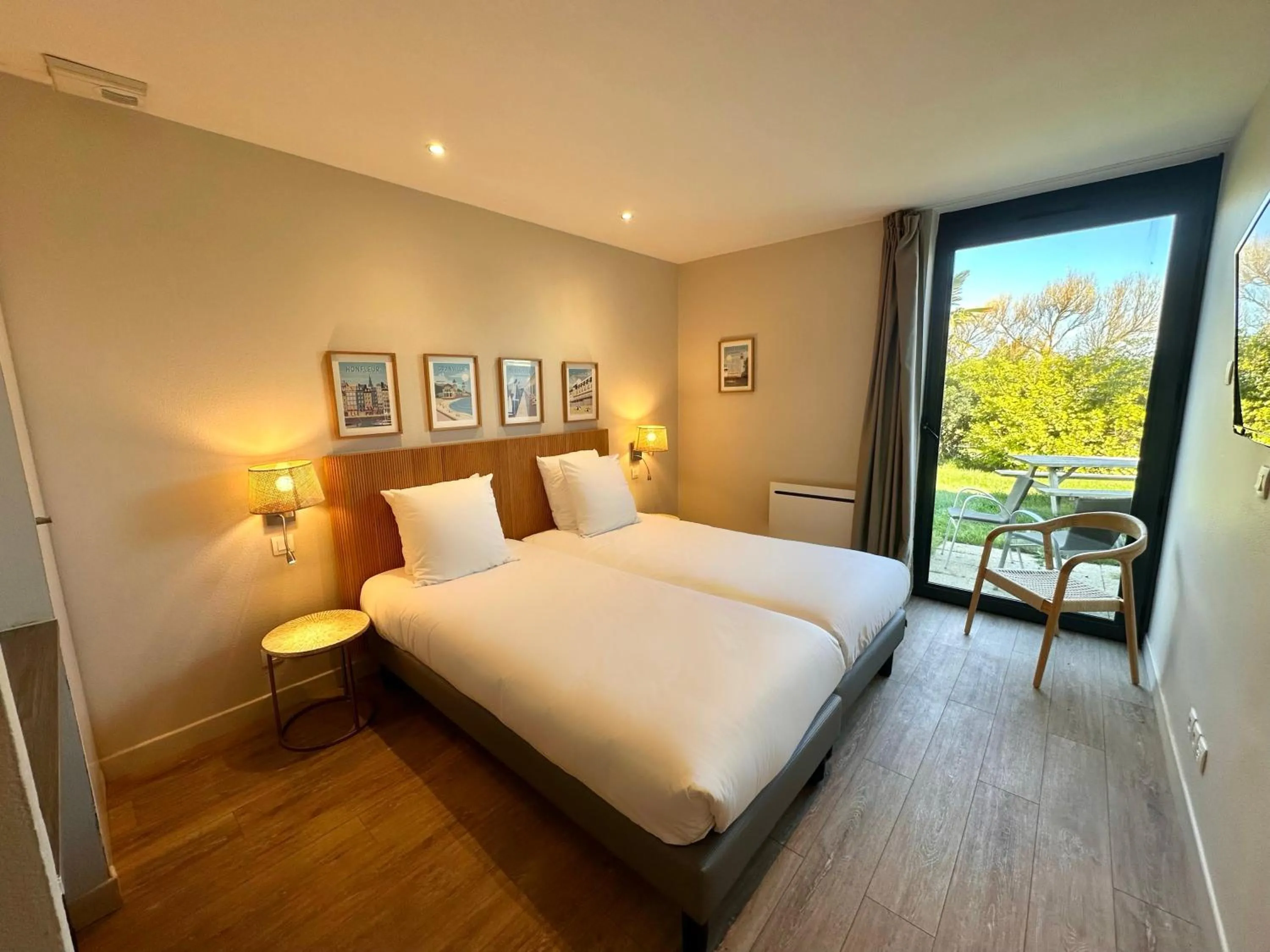 Bed in Best Western Hotel de la plage Normandie