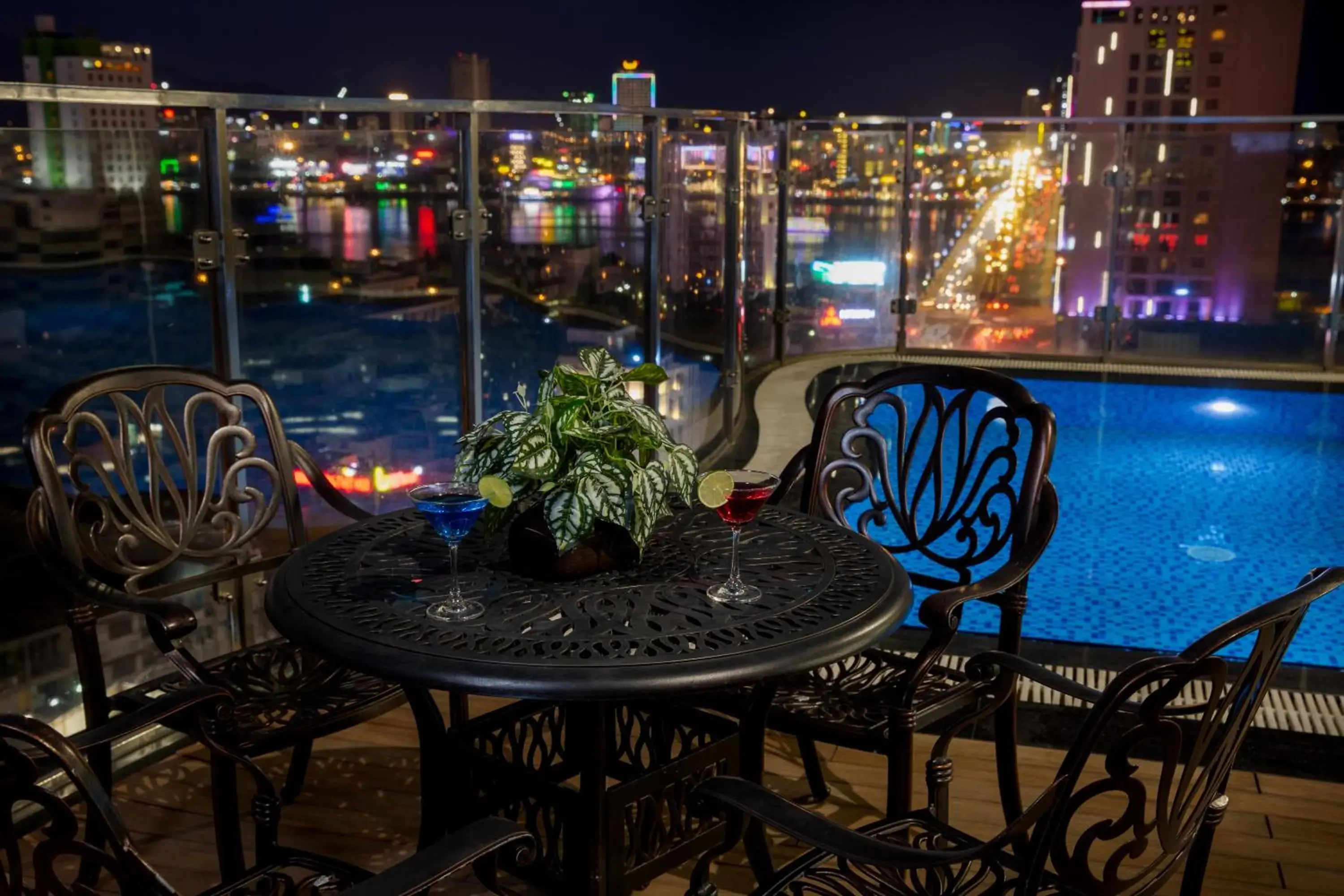 Swimming pool in Mitisa Hotel Da Nang - Near Dragon Bridge Swimming pool in Mitisa Hotel Da Nang - Near Dragon Bridge