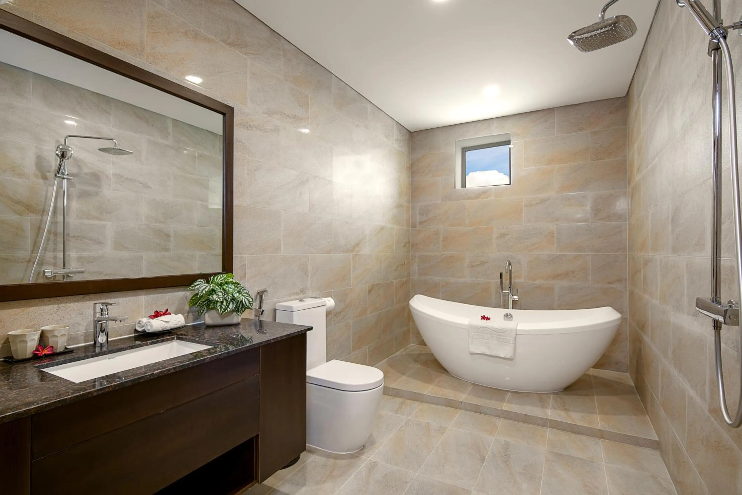 Shower in Mitisa Hotel Da Nang - Near Dragon Bridge