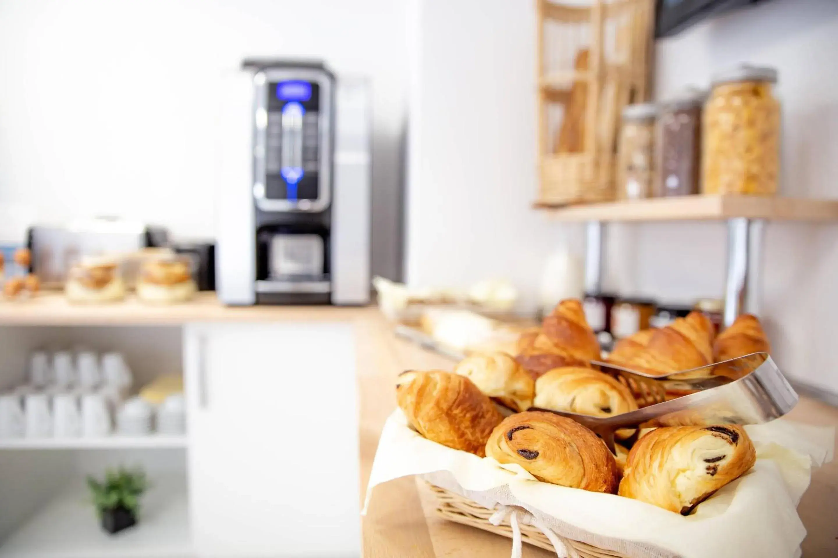 Breakfast in Comfort Aparthotel Besancon Hauts du Chazal Breakfast in Comfort Aparthotel Besancon Hauts du Chazal