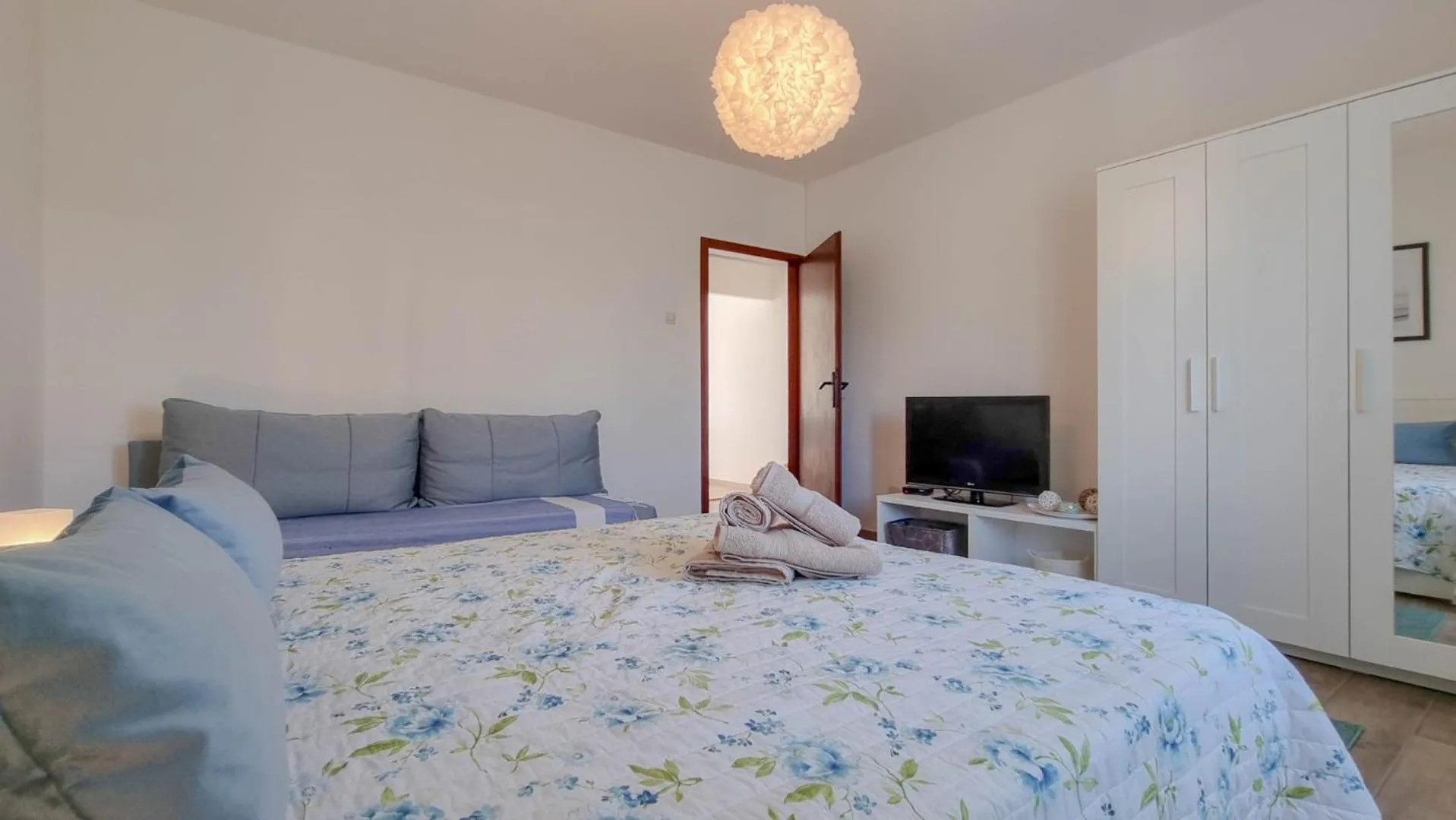 Bed in Ester