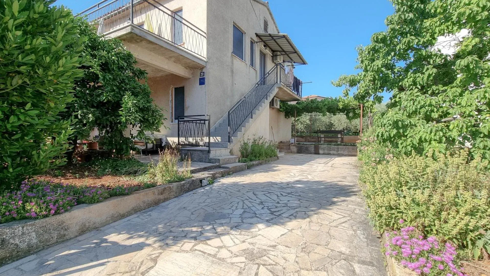 Property building in Ester