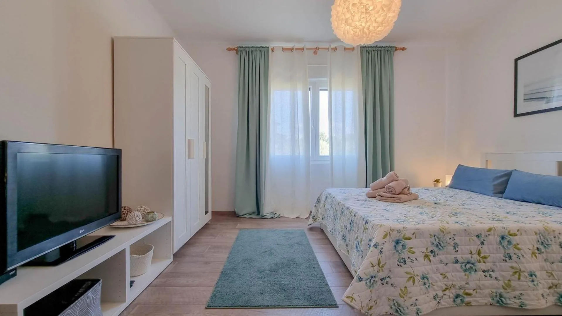 Bed in Ester