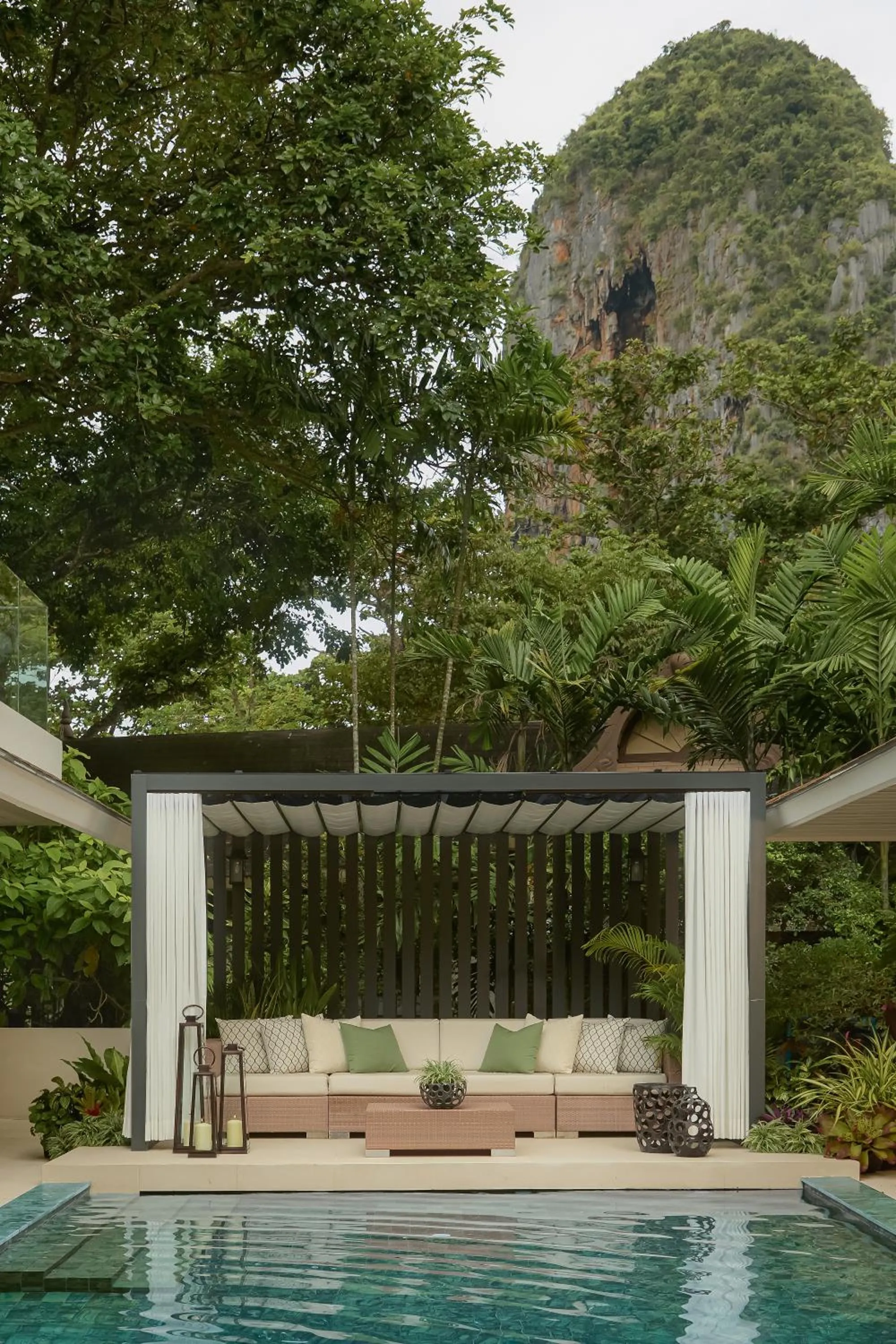 Swimming pool in Villa Macaque and Villa Languor