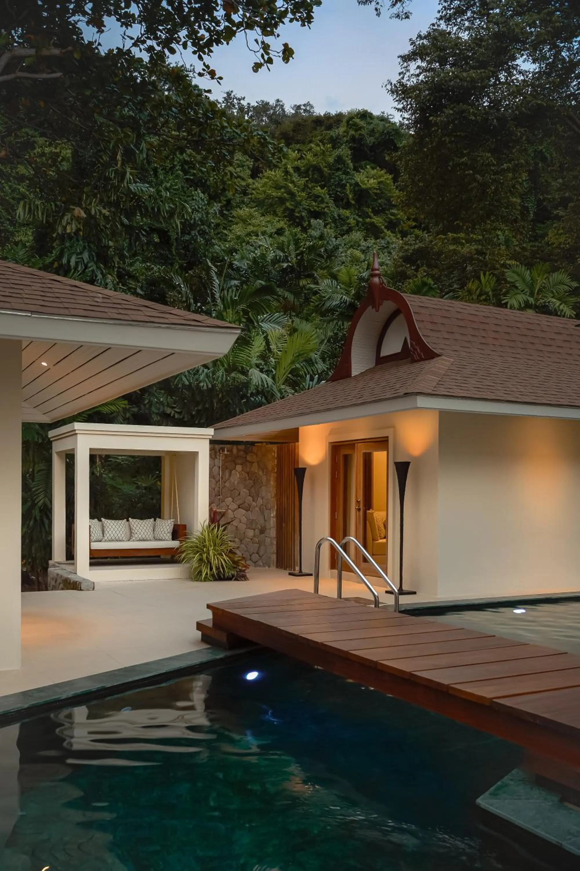 Swimming pool in Villa Macaque and Villa Languor