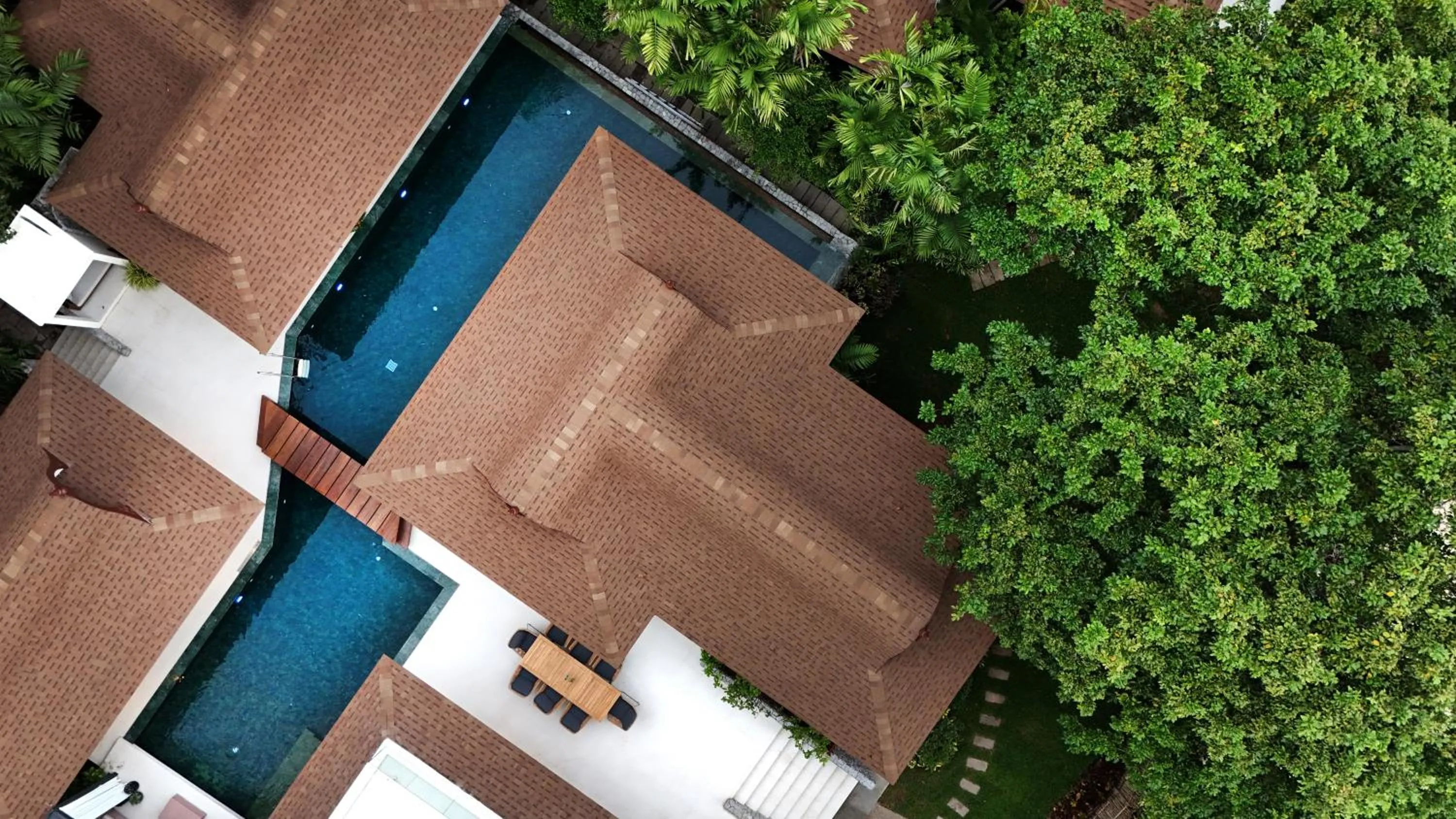 Property building in Villa Macaque and Villa Languor