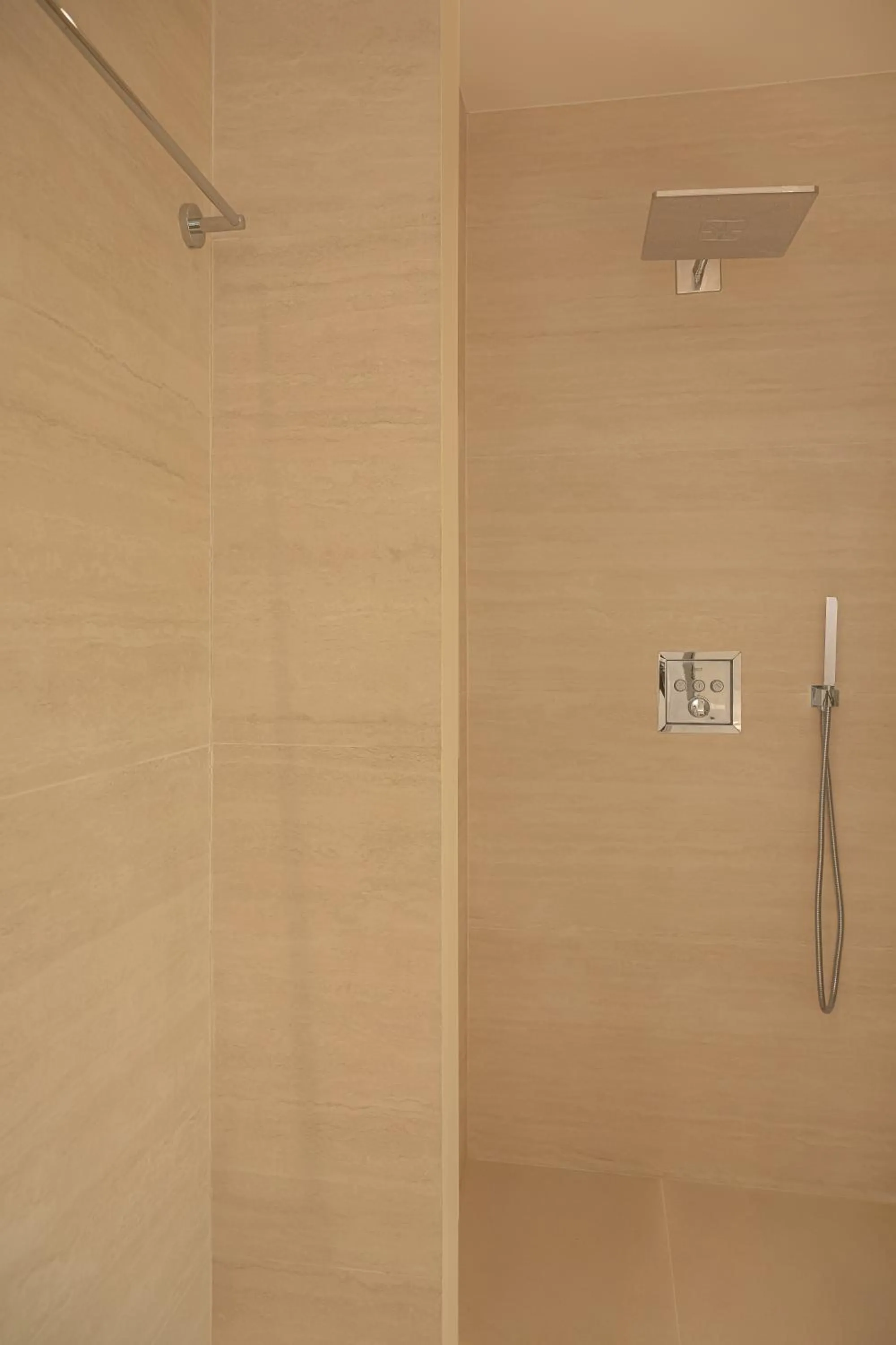 Shower in Villa Macaque and Villa Languor