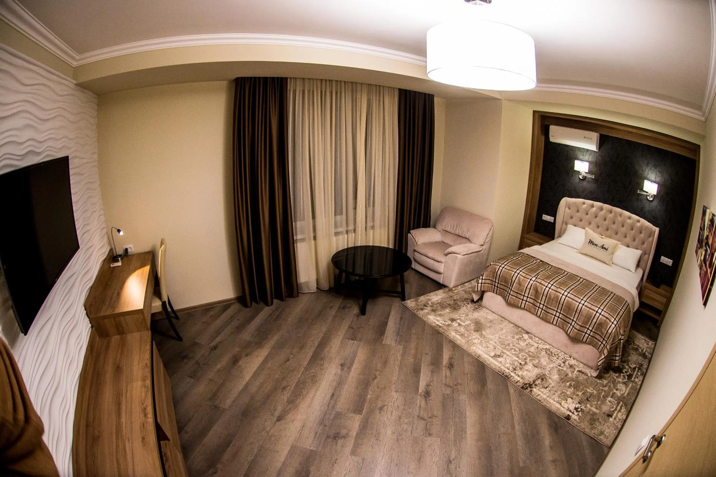 Photo of the whole room, Bed in Mon Ami Villa