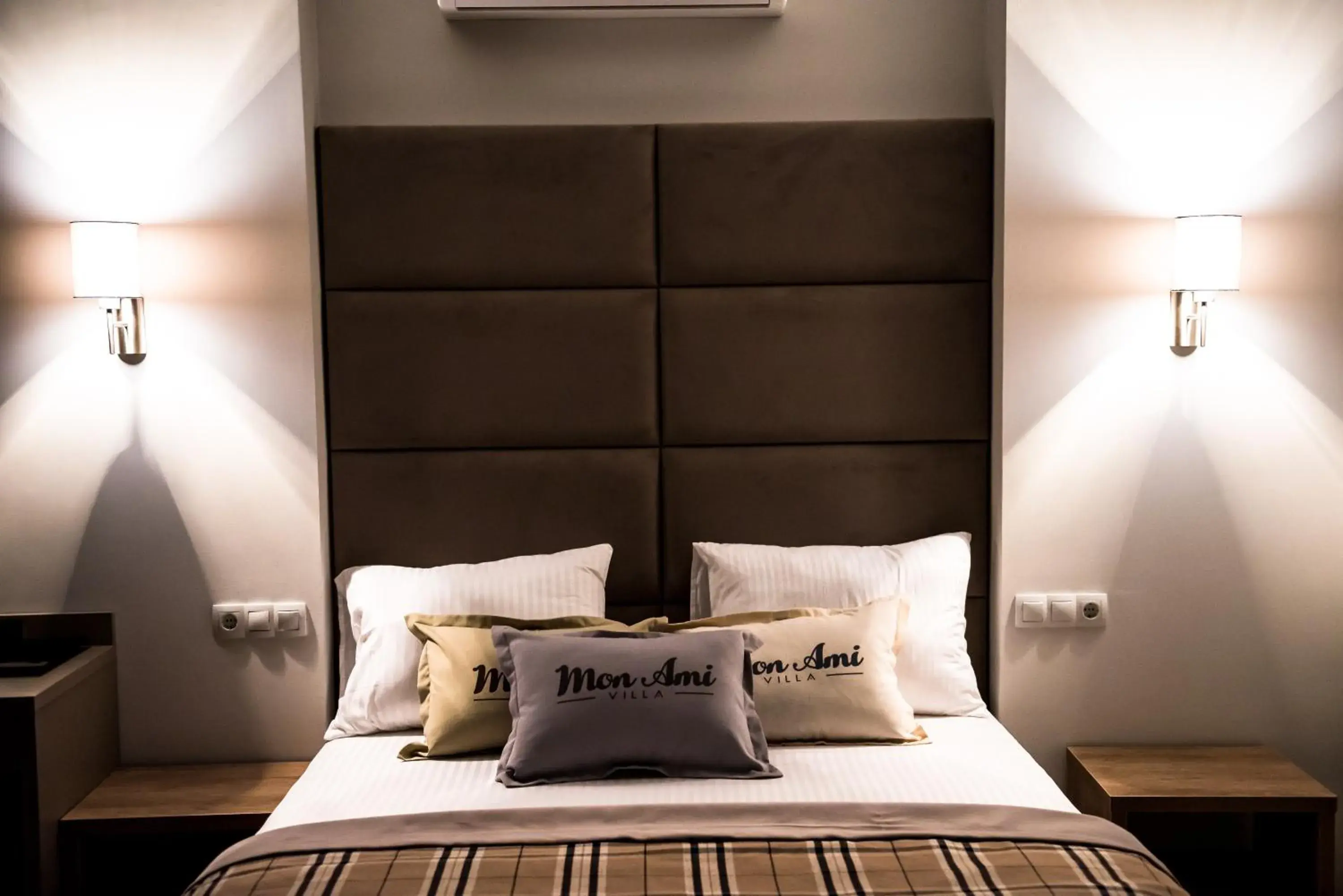 Deluxe Room in Mon Ami Villa Deluxe Room in Mon Ami Villa