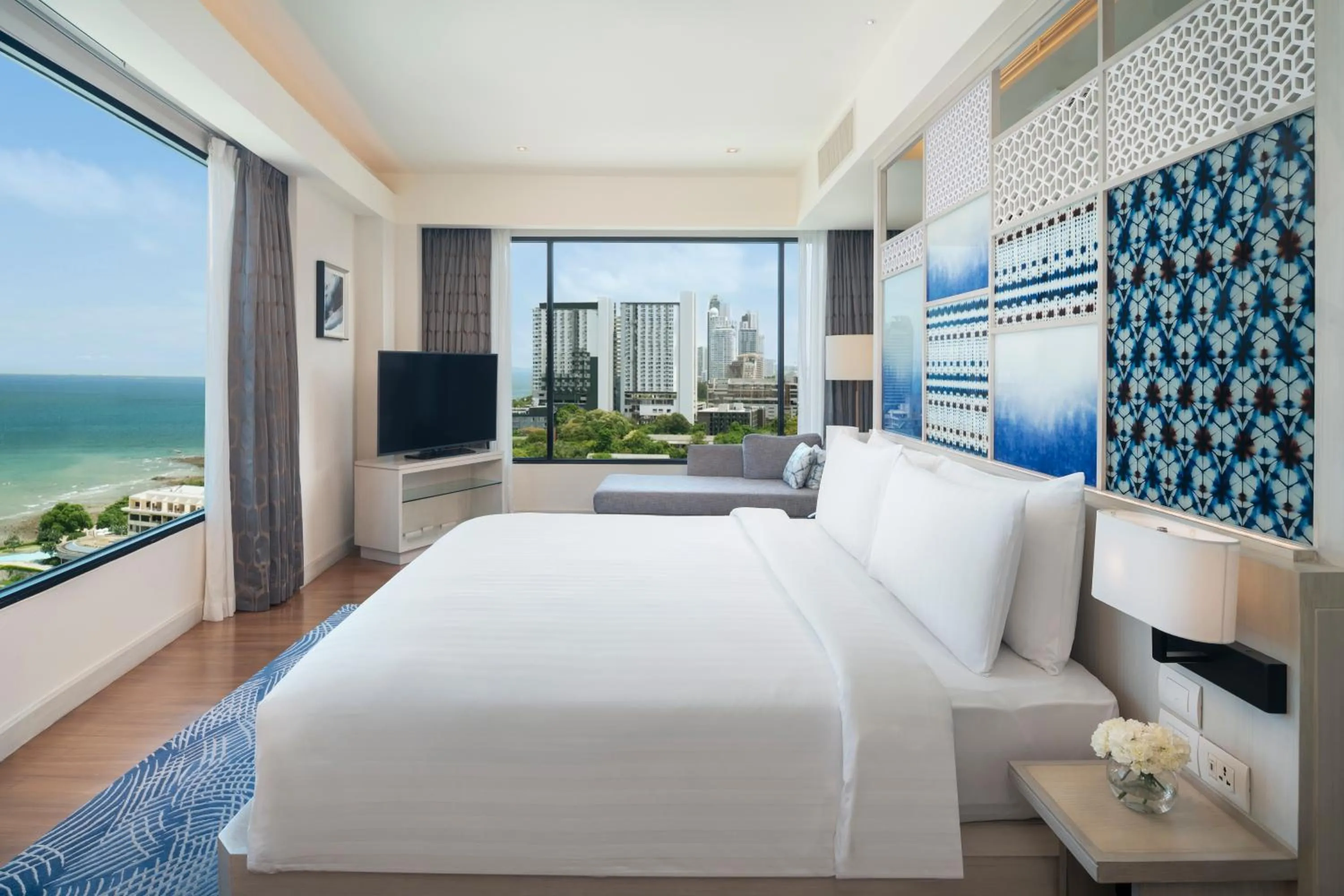 Bedroom, Bed in Amari Pattaya