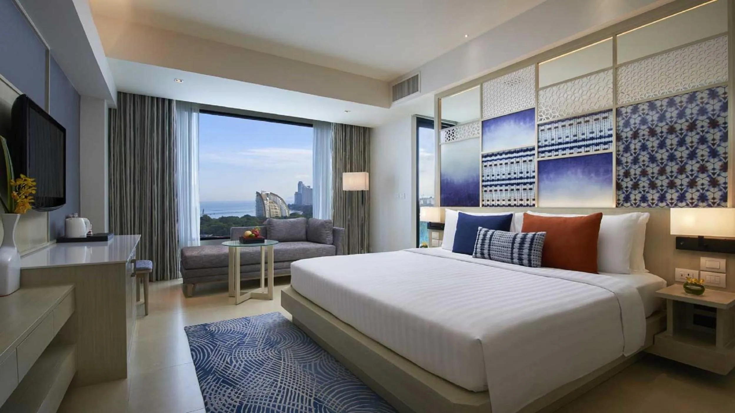 Photo of the whole room, Bed in Amari Pattaya