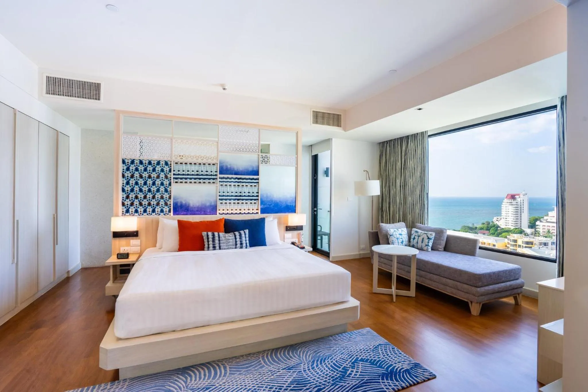 Photo of the whole room, Bed in Amari Pattaya