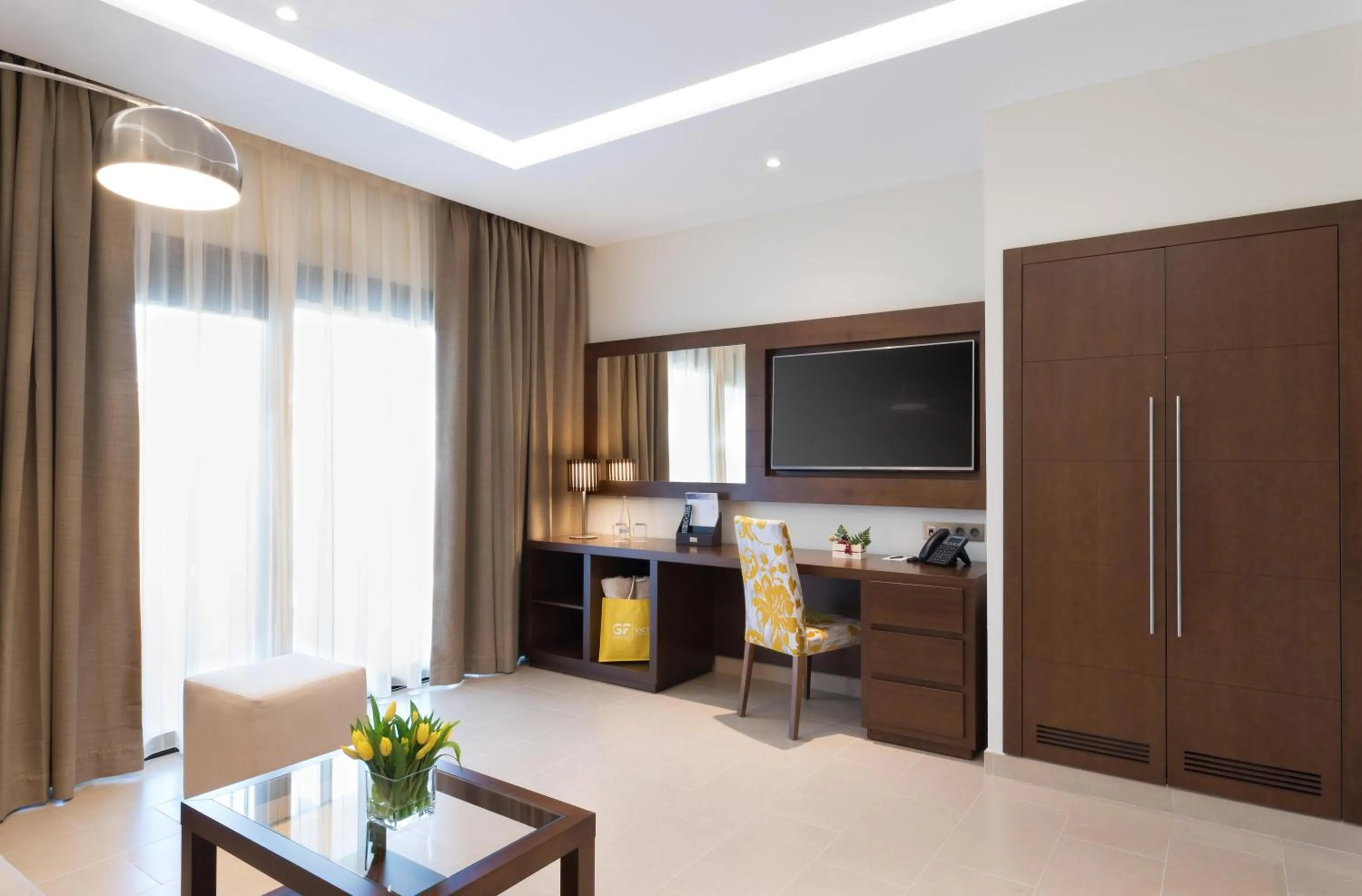 Photo of the whole room in GF Victoria