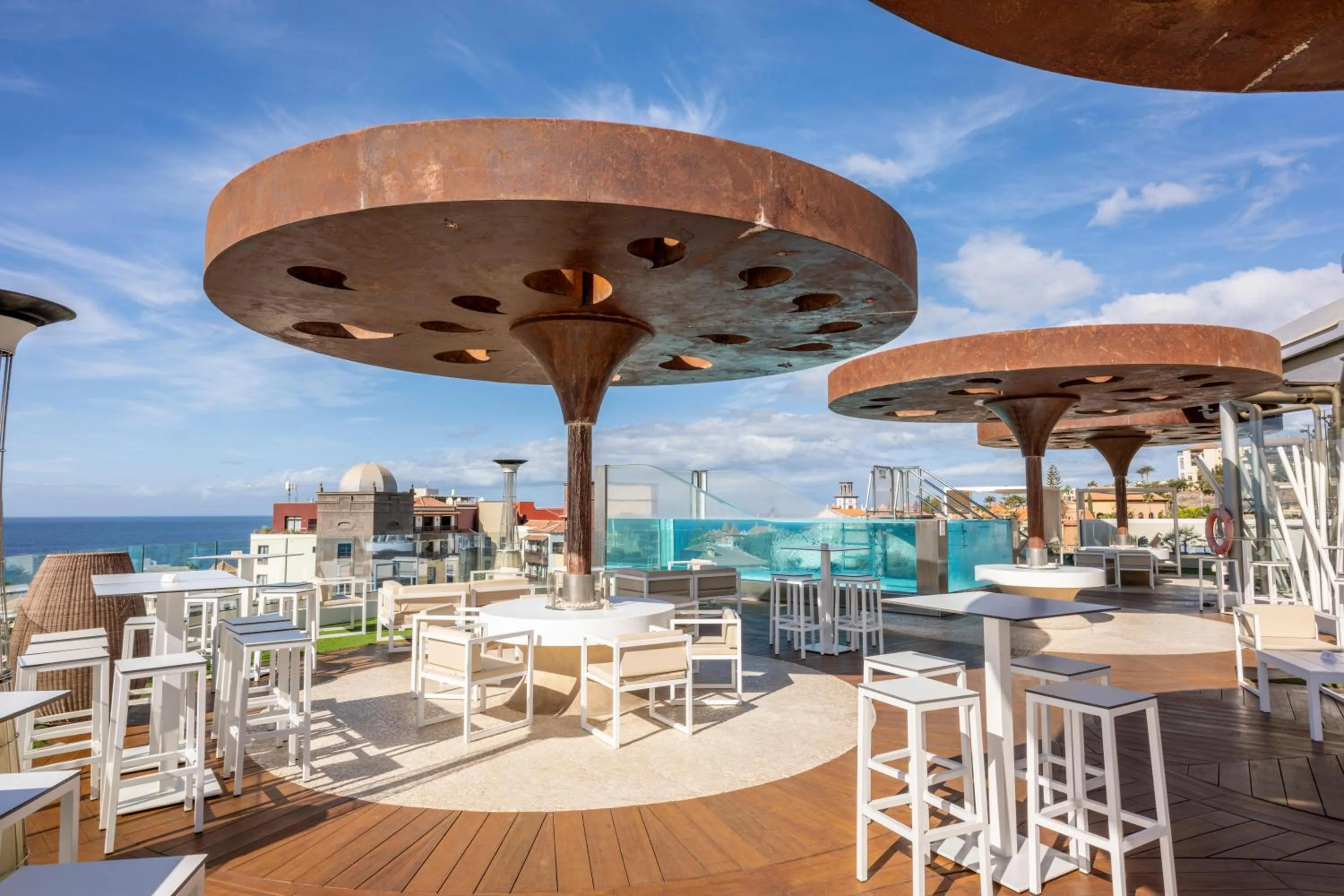 Restaurant/places to eat in GF Victoria