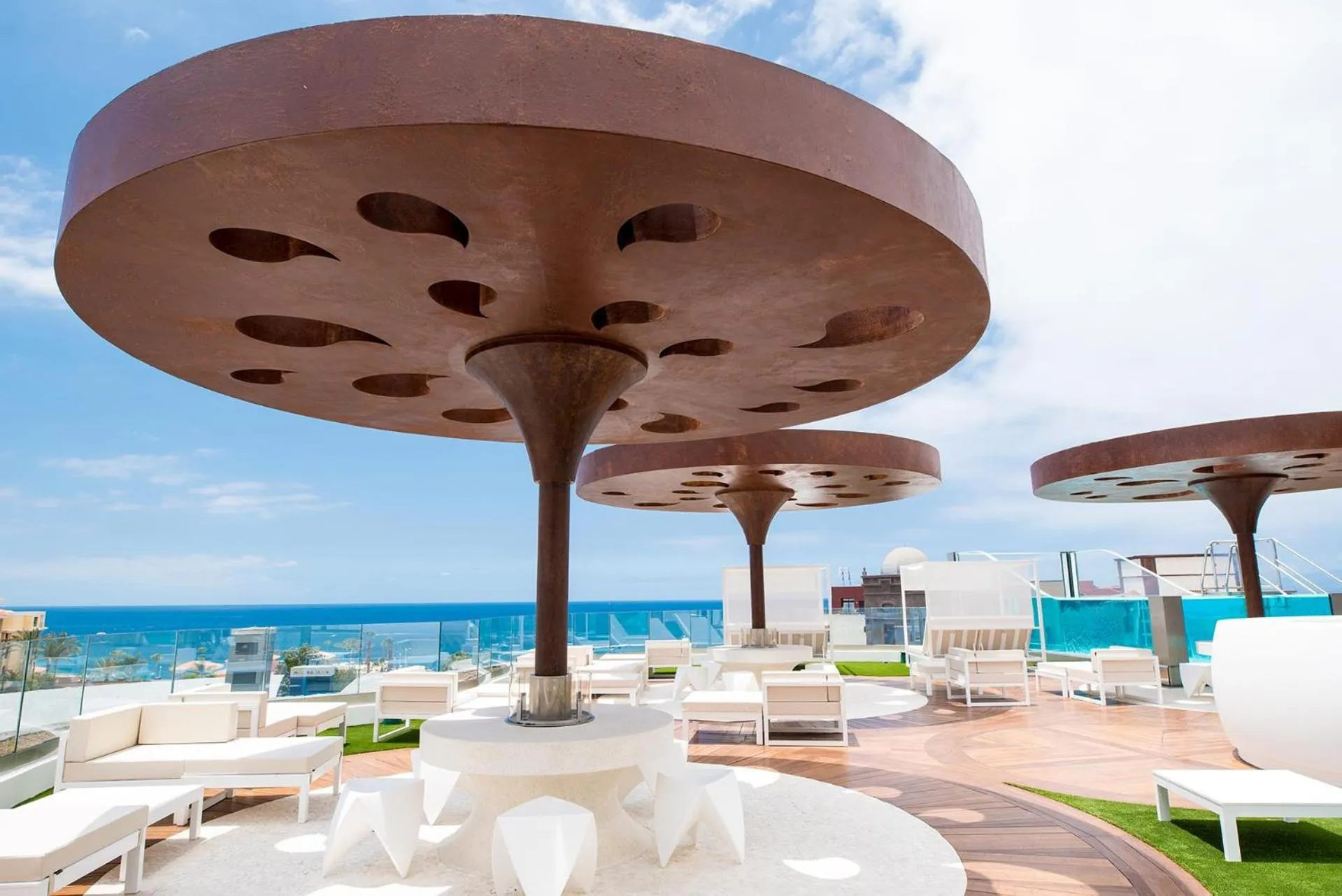 Restaurant/places to eat in GF Victoria