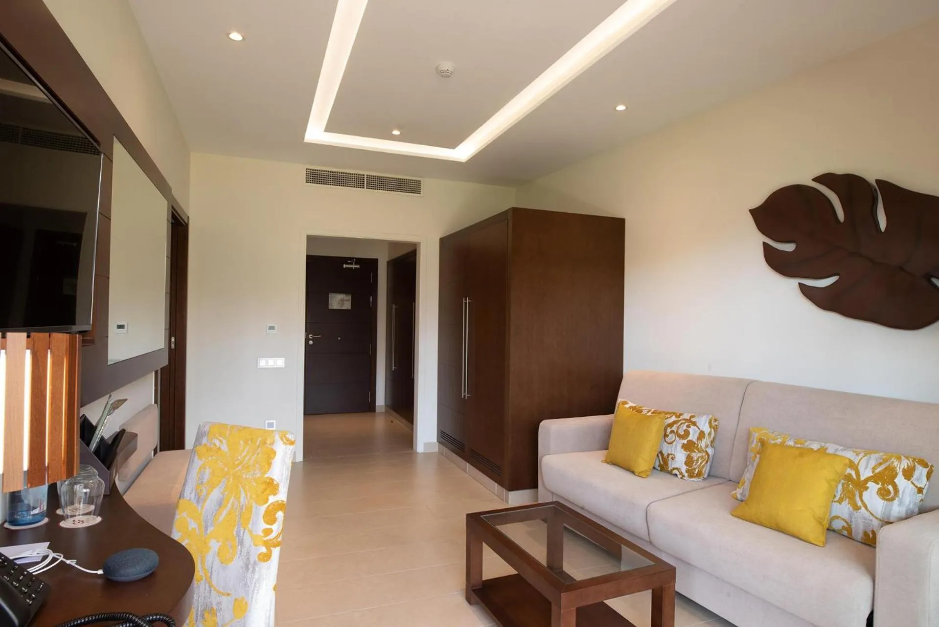 Photo of the whole room in GF Victoria