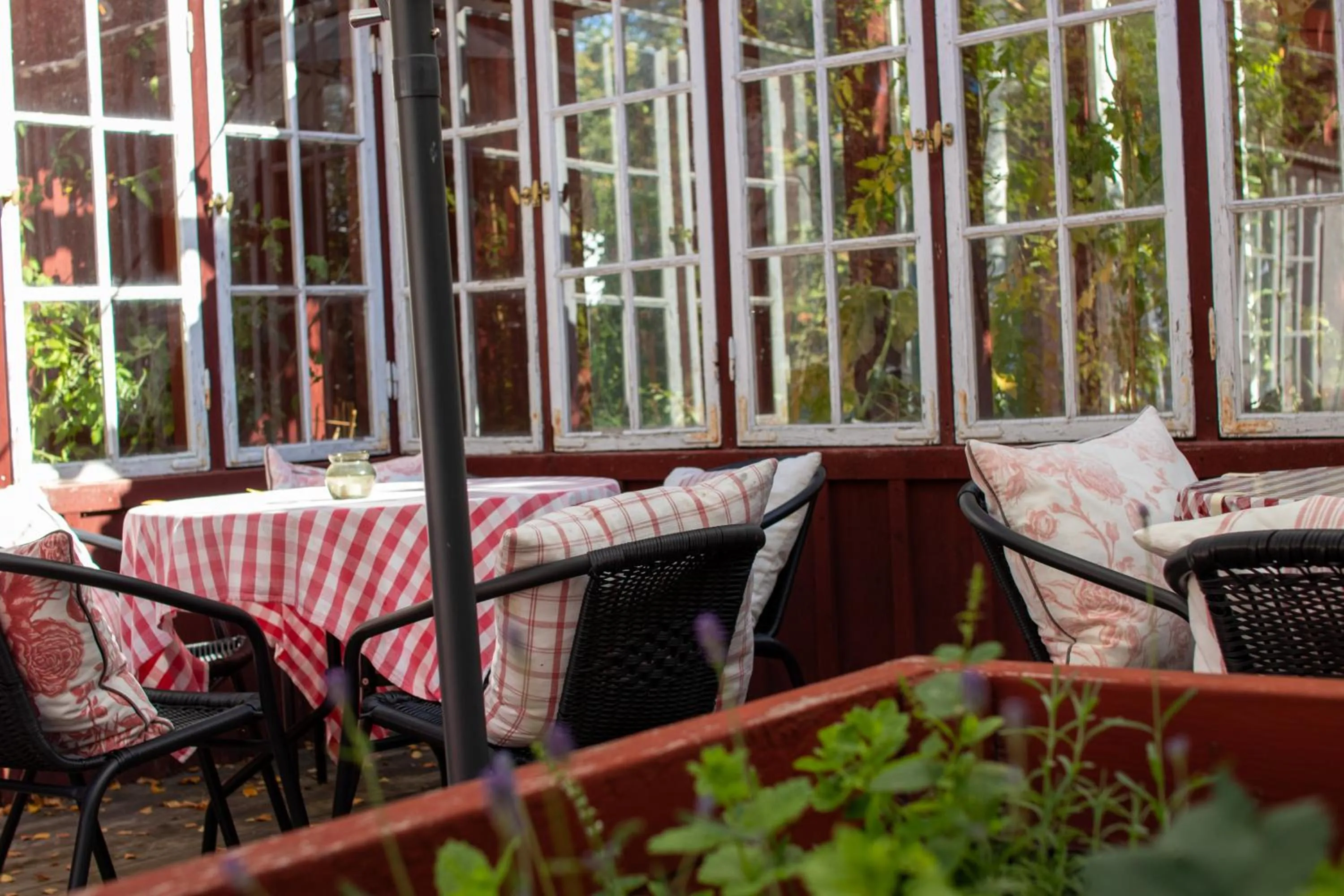 Restaurant/places to eat in Hem till Gården boutique hotel
