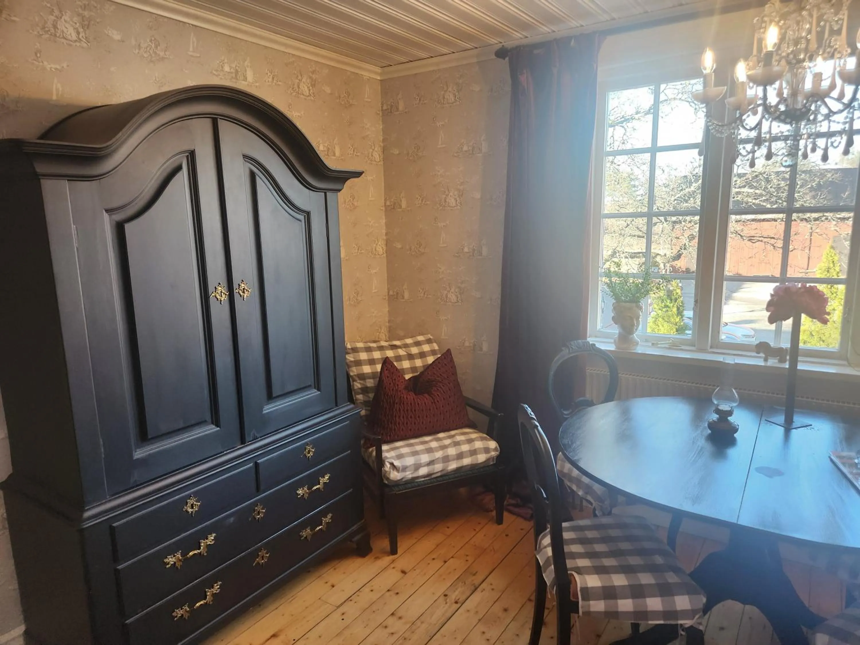 Photo of the whole room in Hem till Gården boutique hotel