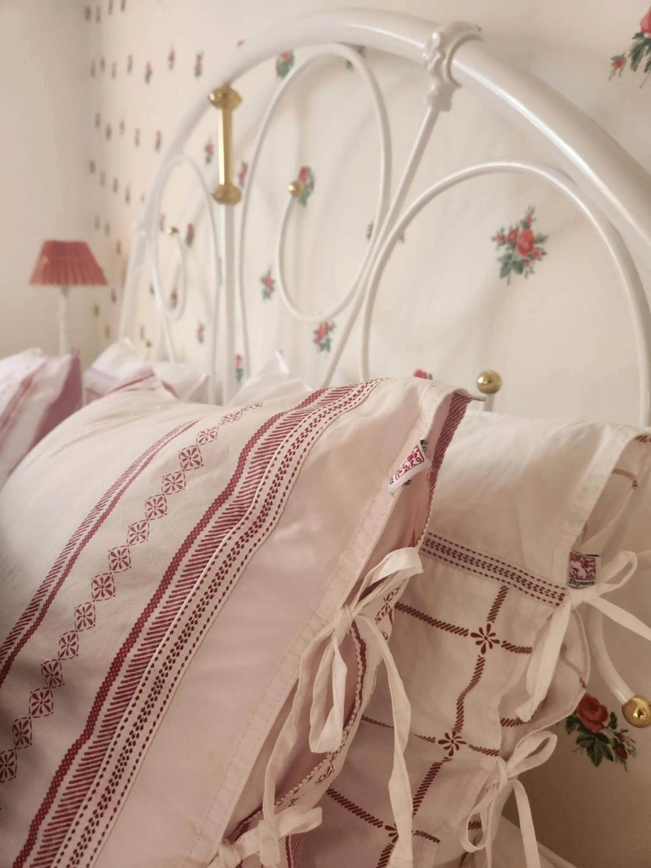 Bed in Hem till Gården boutique hotel