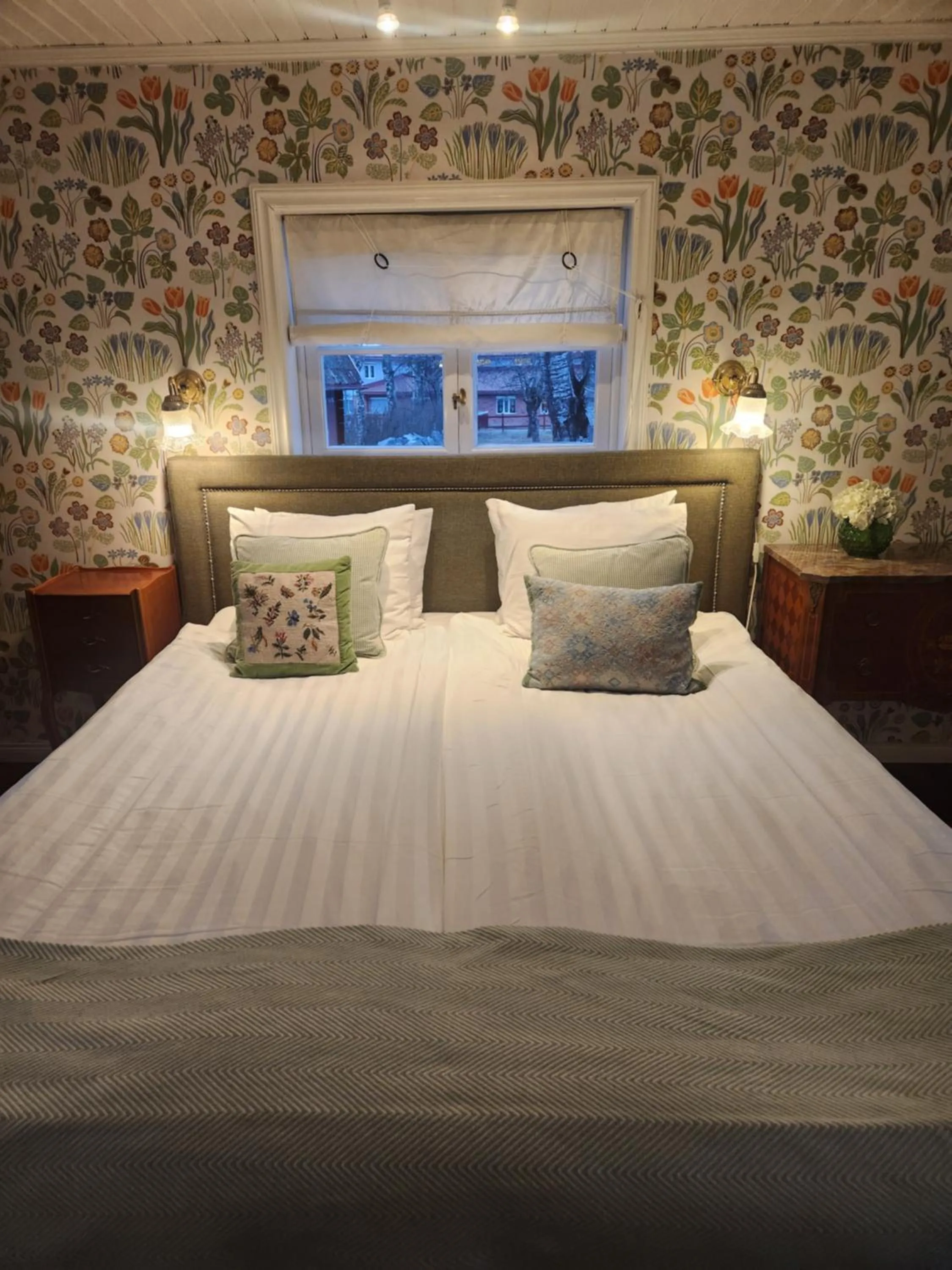Bed in Hem till Gården boutique hotel