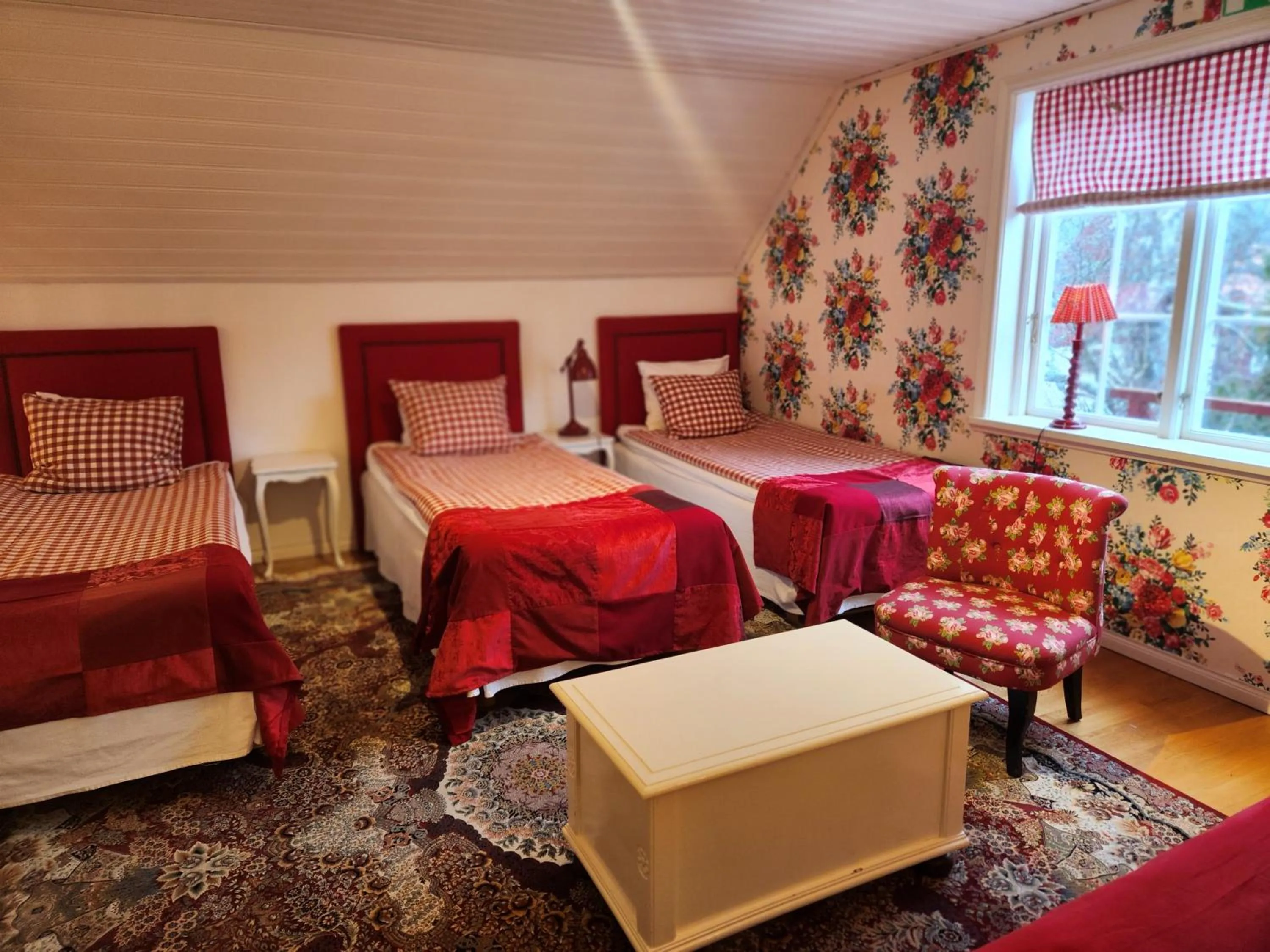 Bed in Hem till Gården boutique hotel