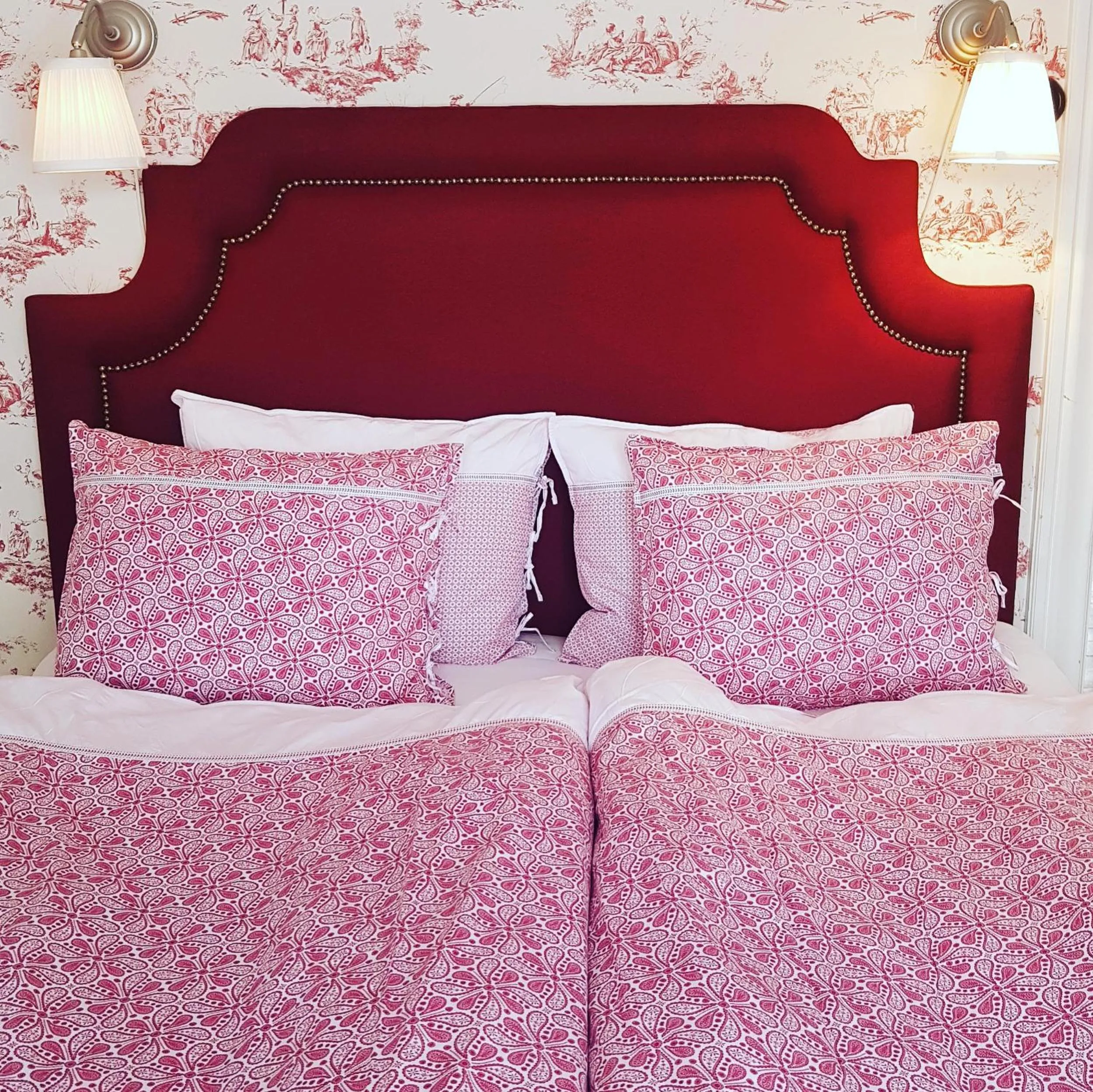 Photo of the whole room, Bed in Hem till Gården boutique hotel