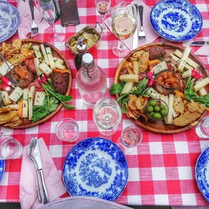 Restaurant/places to eat in Hem till Gården boutique hotel