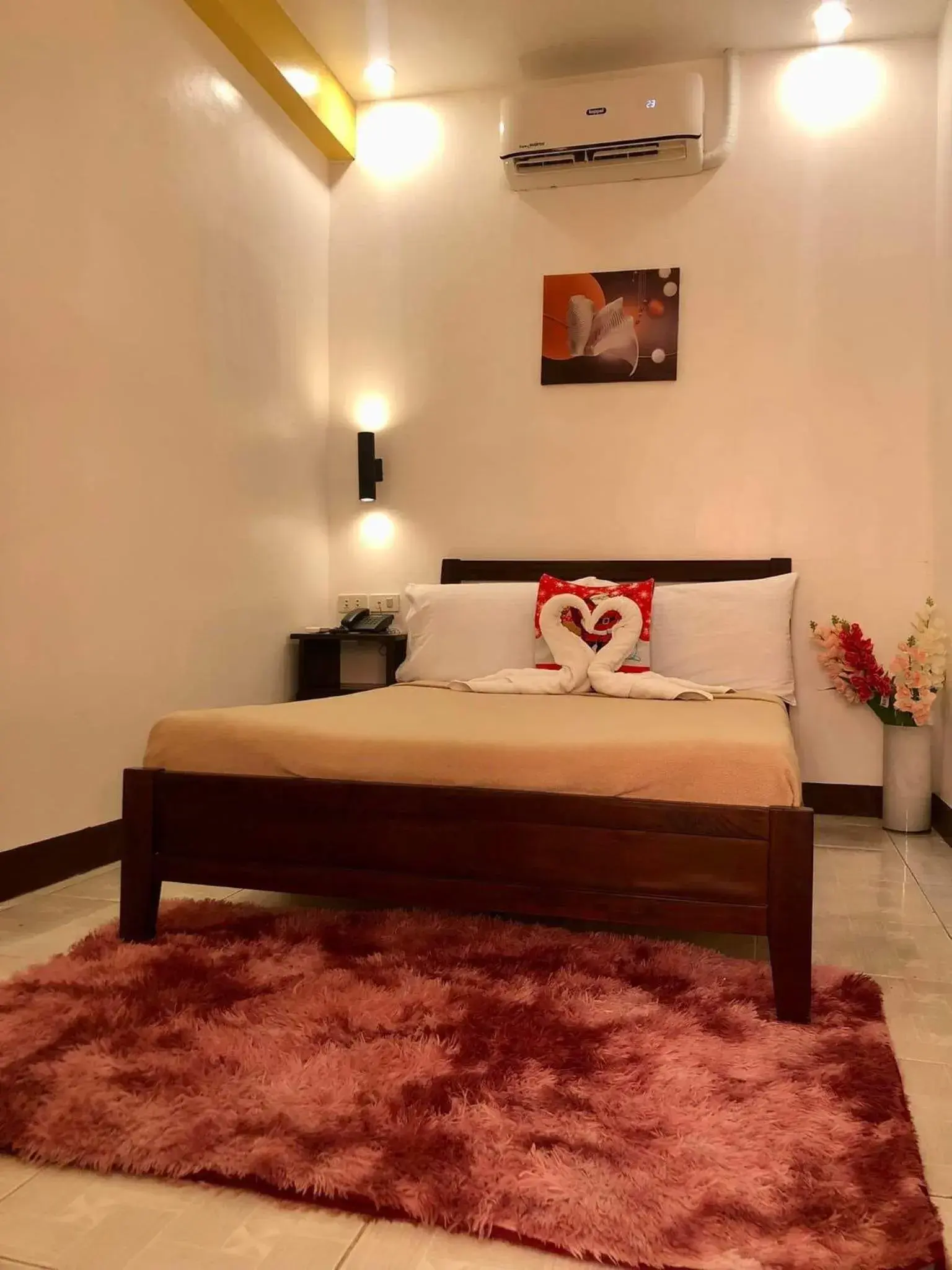 Single Room with Bathroom in Amax Inn Cebu Single Room with Bathroom in Amax Inn Cebu